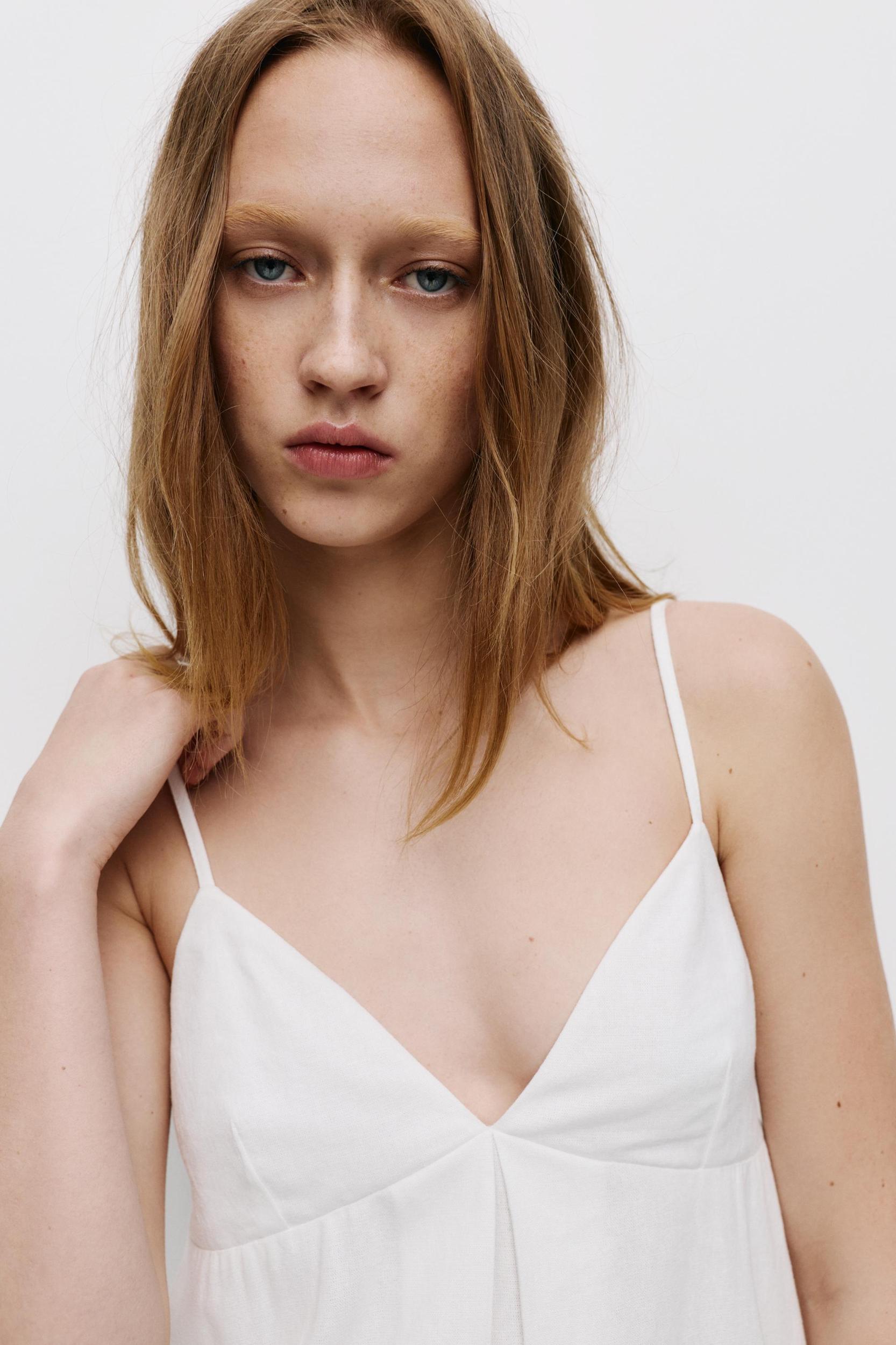 Strappy top with linen Product Image