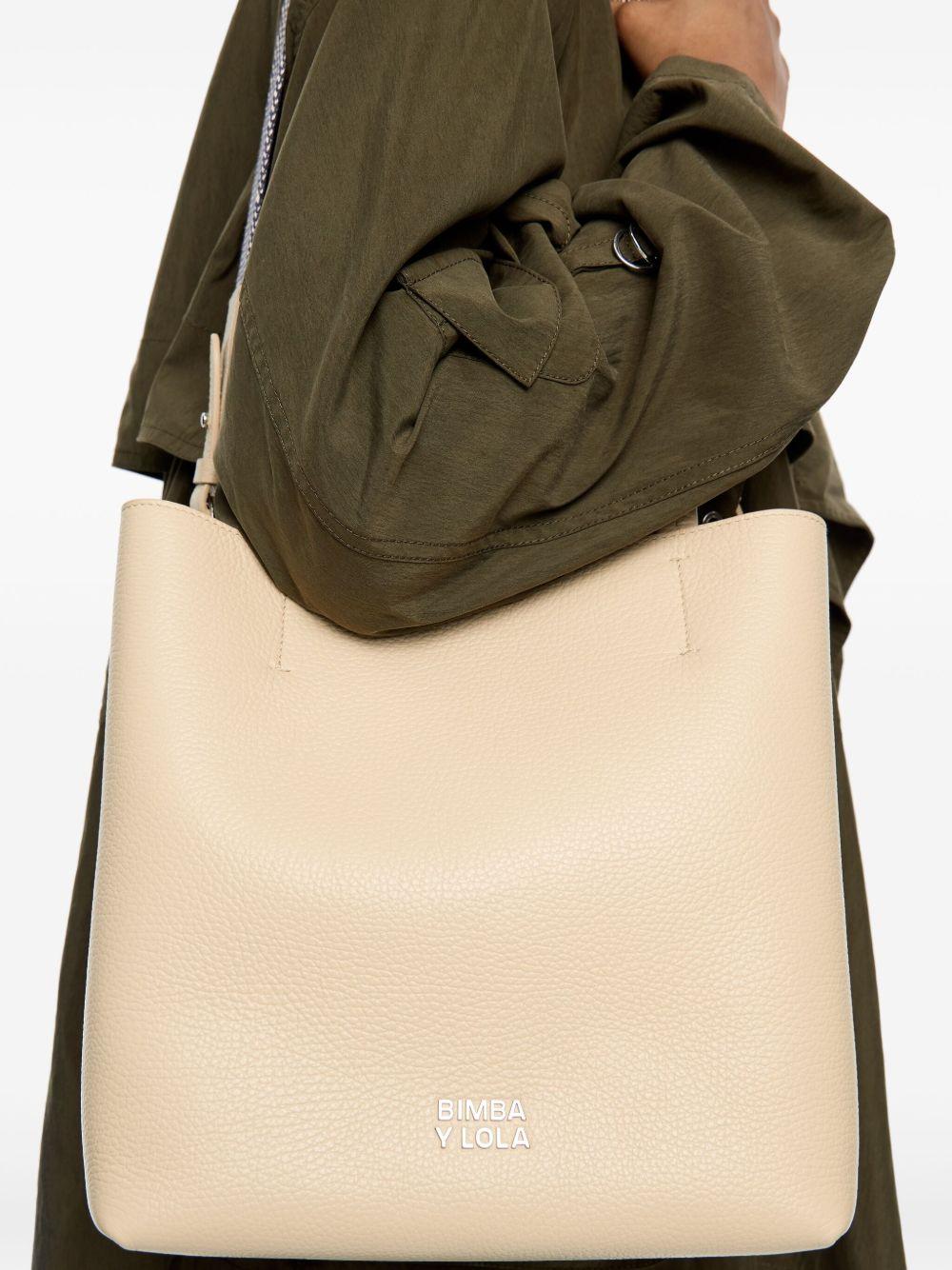 leather tote bag Product Image