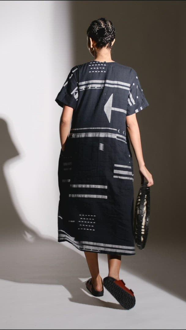 Black shift dress Product Image