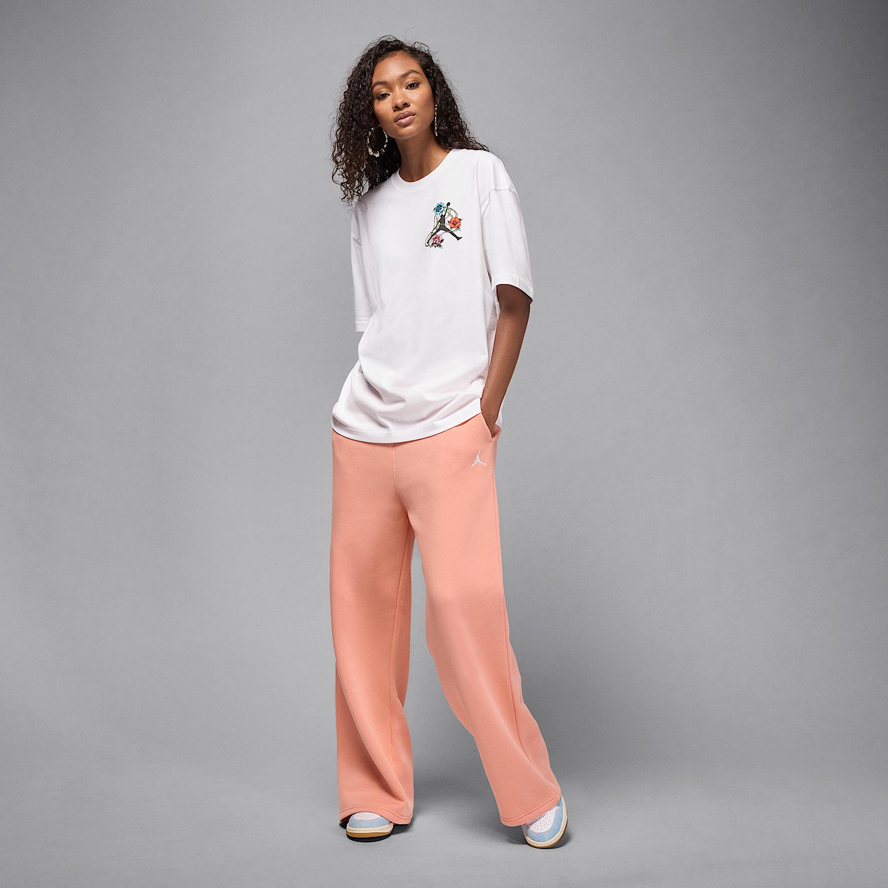 Women's Jordan Flight Oversized Graphic T-Shirt Product Image