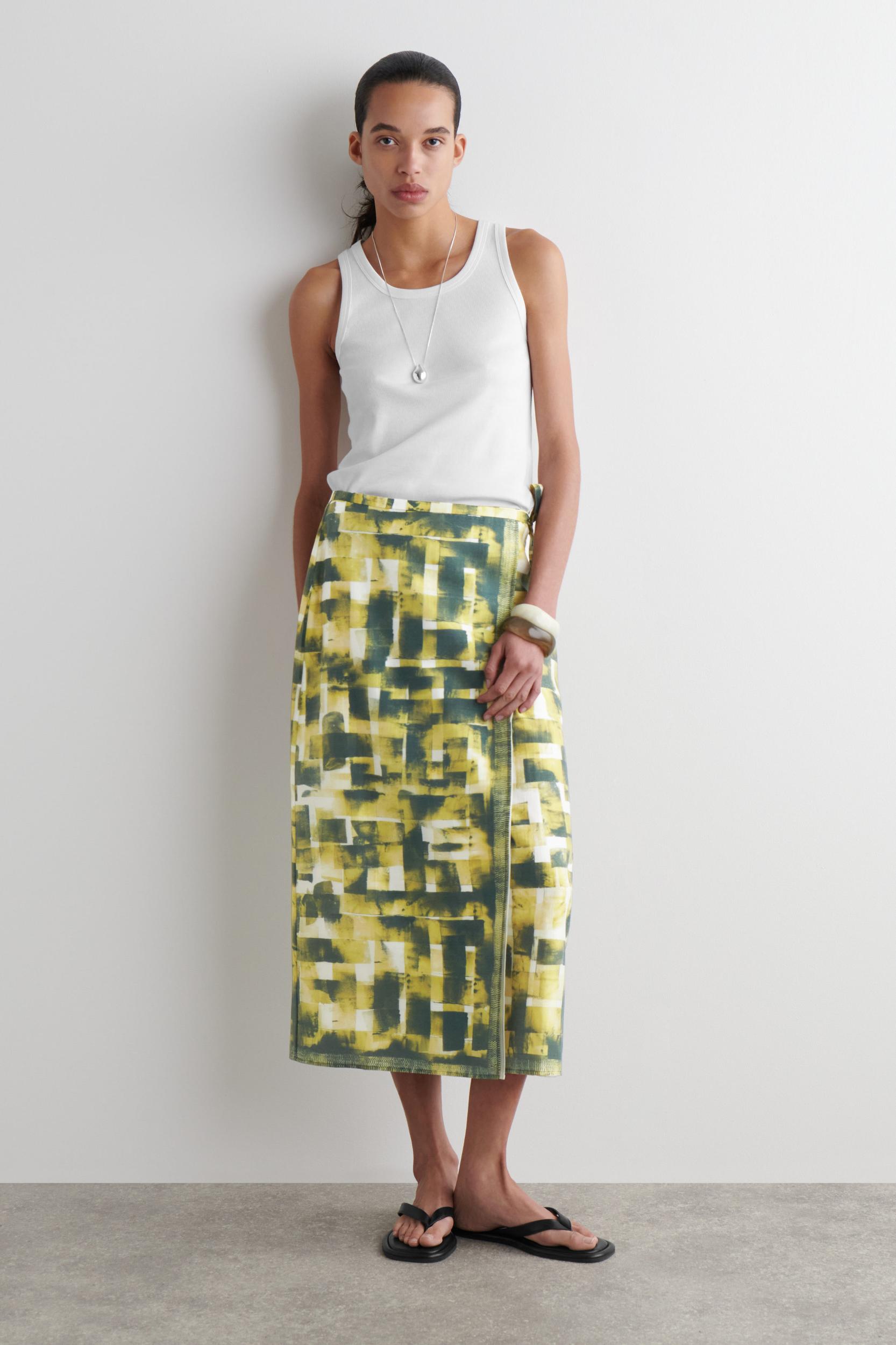 PRINTED MIDI WRAP SKIRT Product Image