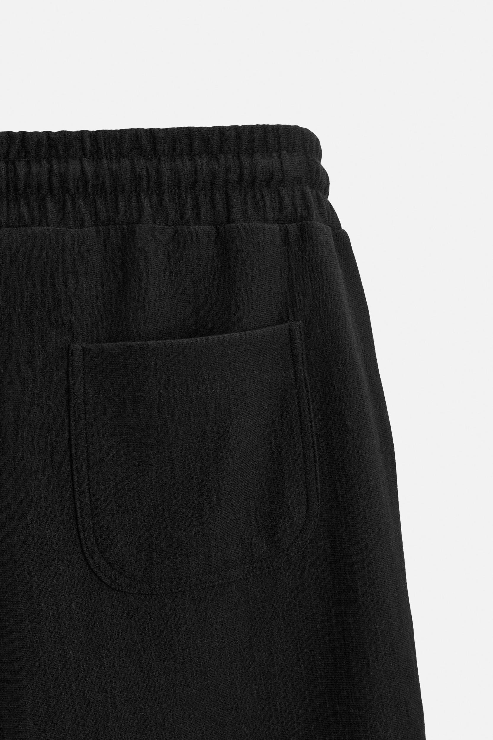 TEXTURED JOGGER SHORTS Product Image