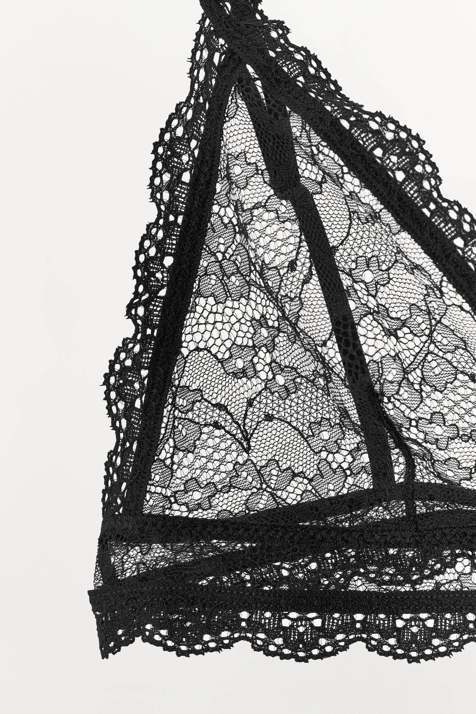 LACE TRIANGLE BRALETTE Product Image