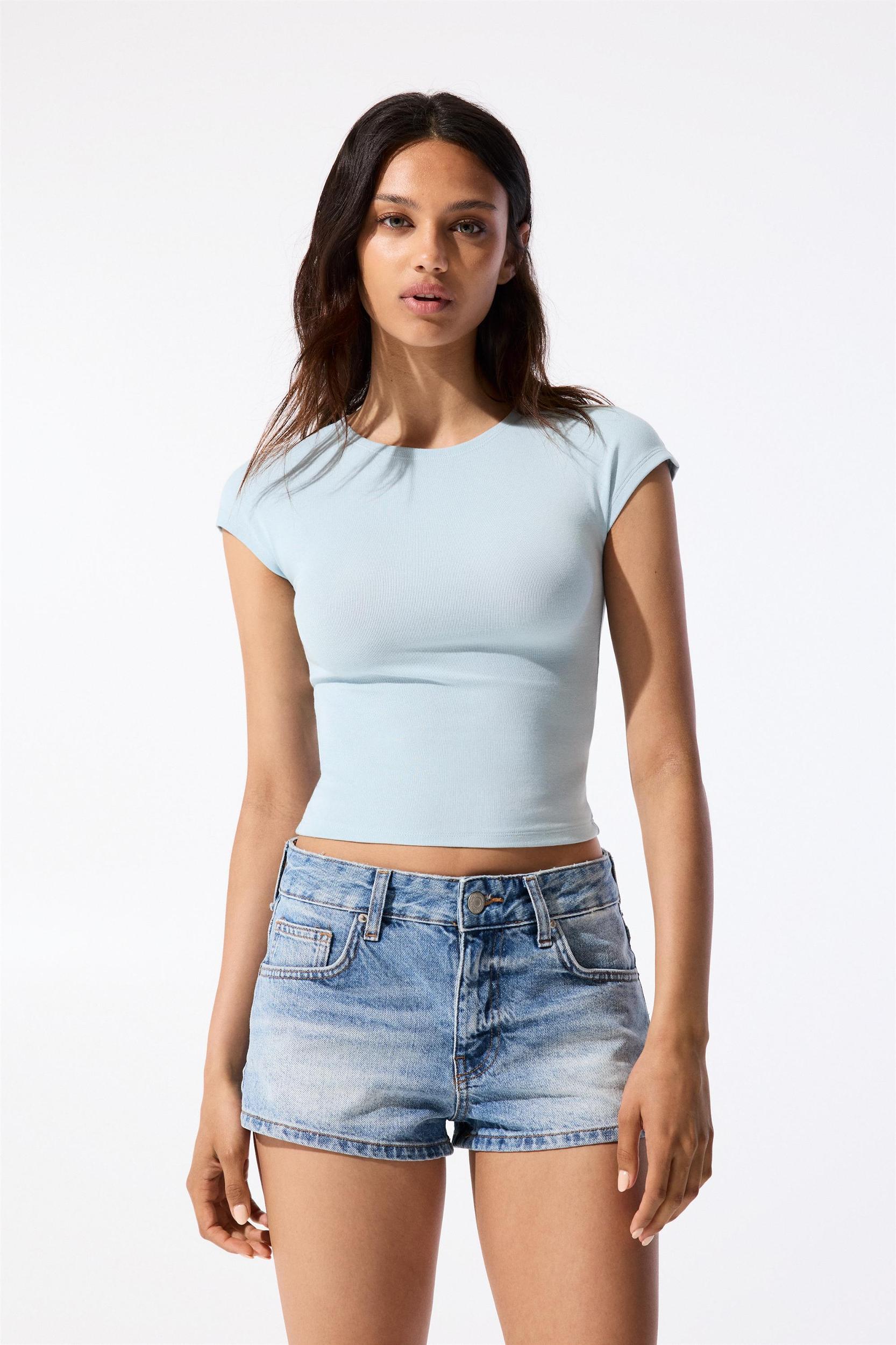 Fitted T-shirt with whole sleeves Product Image