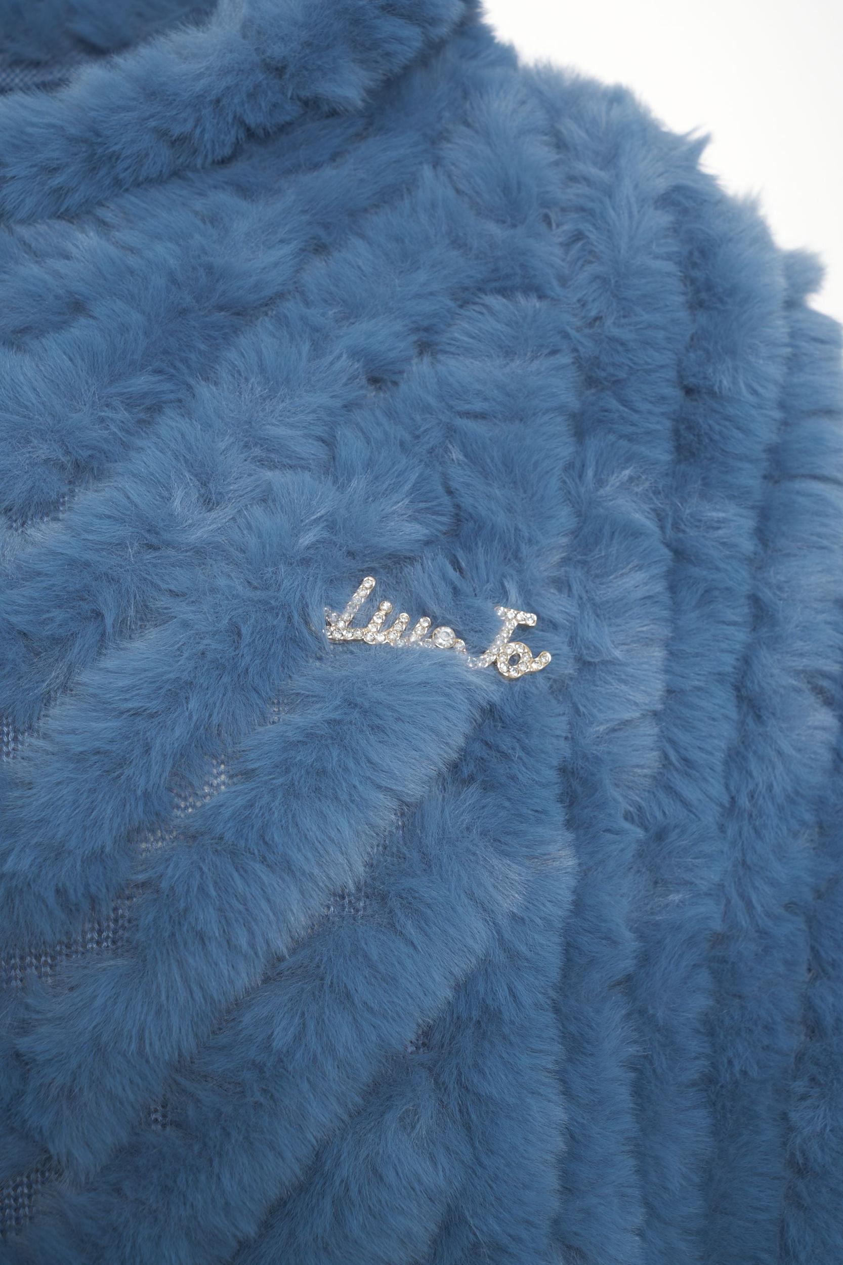 Faux fur cape Product Image