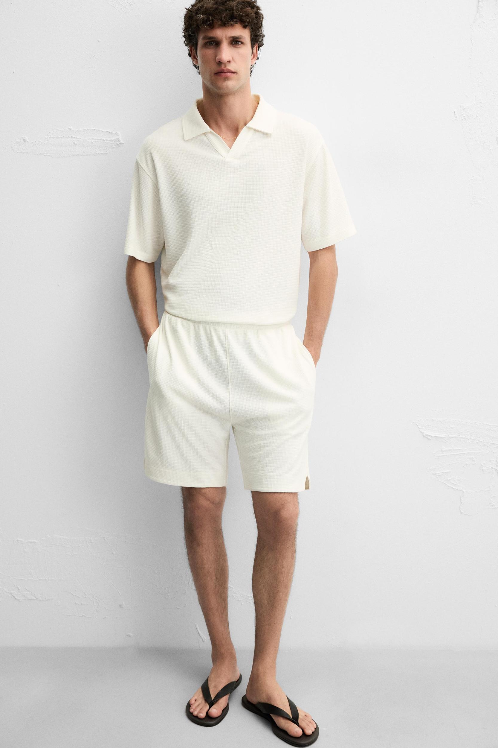 CHECKERED TEXTURED SHORTS Product Image