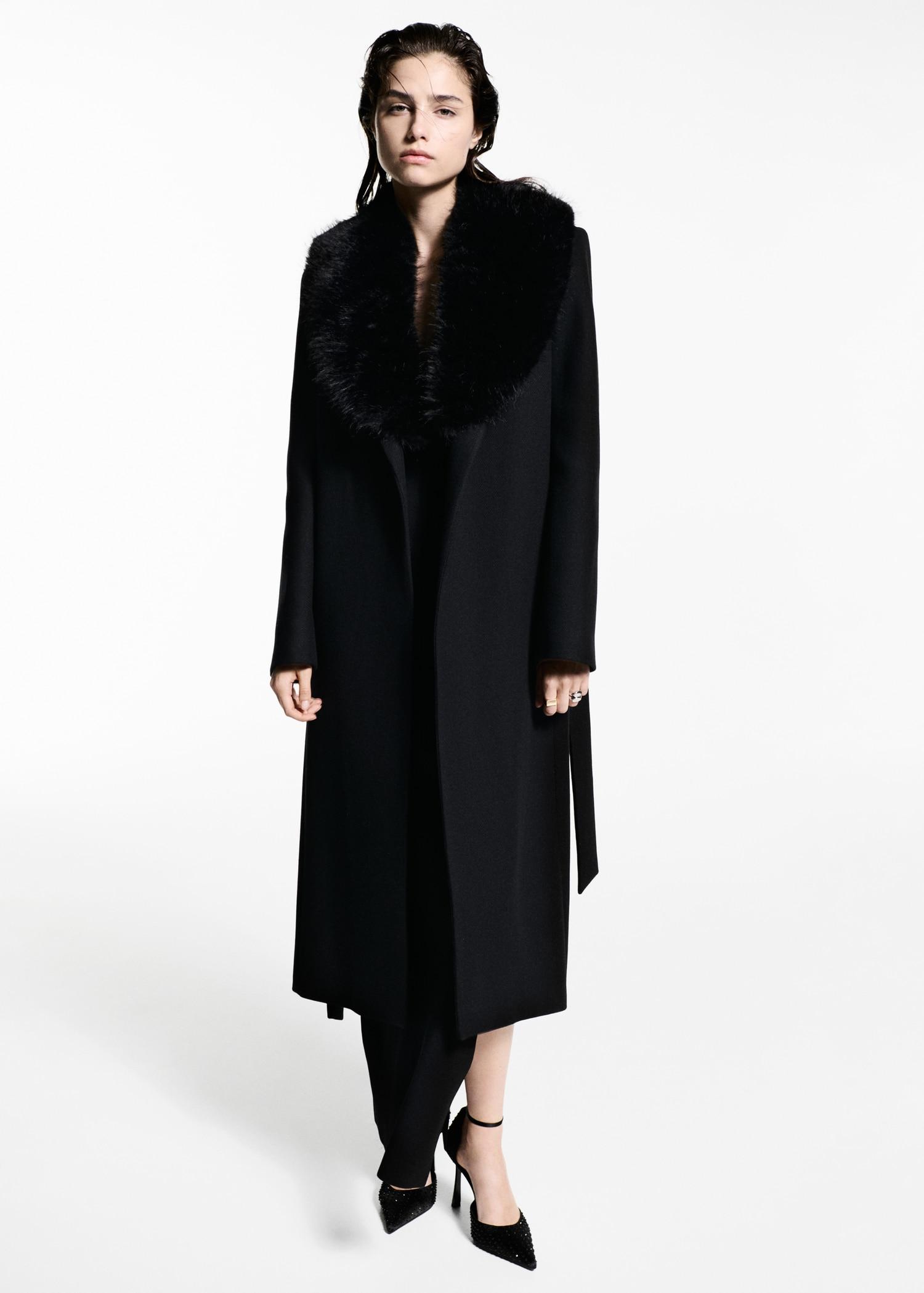 Manteco wool coat with detachable fur collar - Women | MANGO USA Product Image