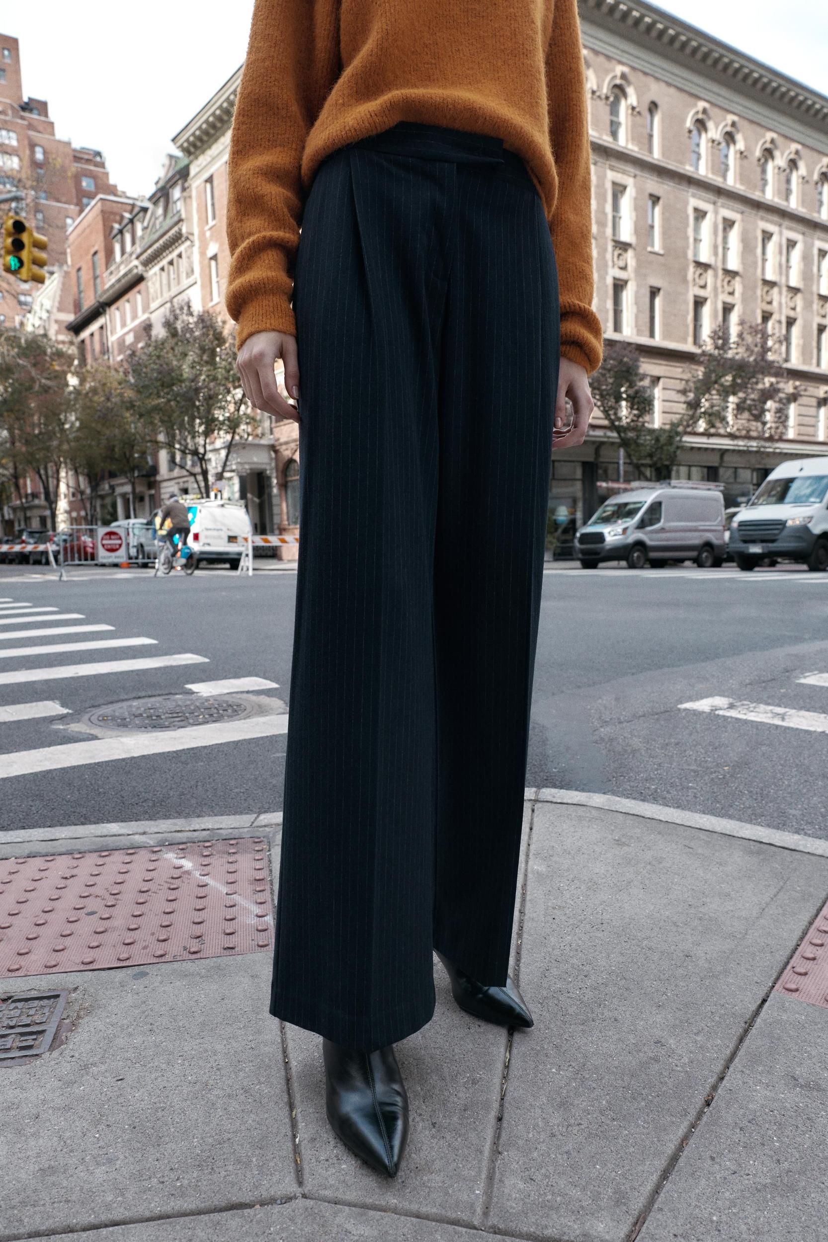 HIGH-WAISTED WIDE-LEG PANTS Product Image