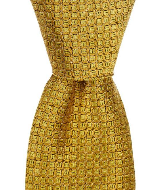 Roundtree & Yorke Smiths Solid 3 3/8#double; Woven Silk Tie Product Image