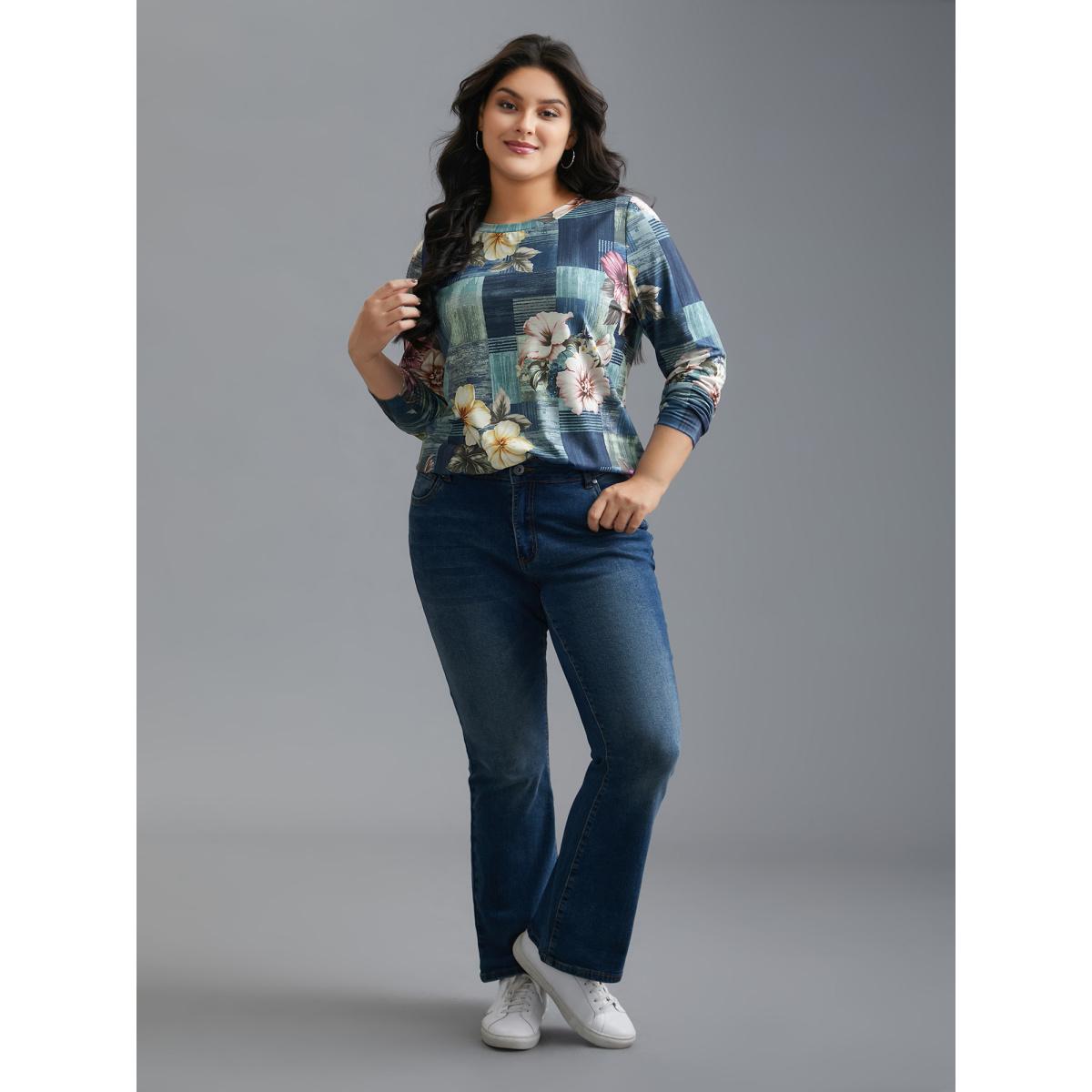 Plus Size Crew Neck Floral Curved Hem T-Shirt Multicolor Women Casual Non Natural Flowers Round Neck Everyday T-shirts BloomChic 12/L Product Image