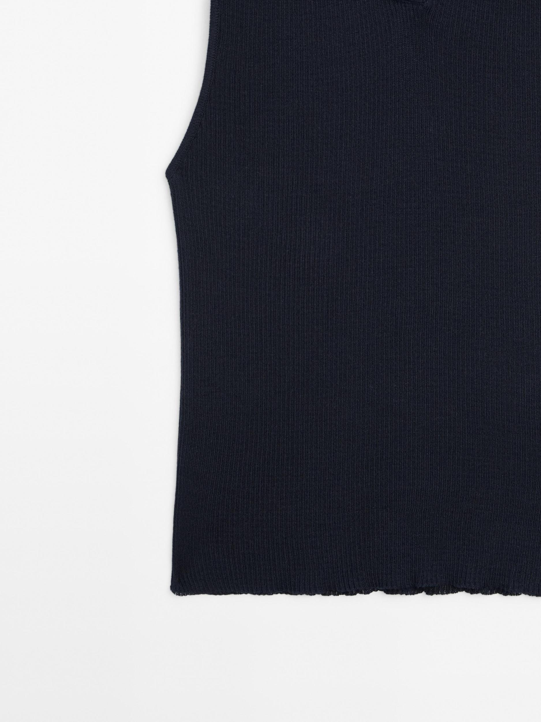 Ribbed top with collar detail Product Image