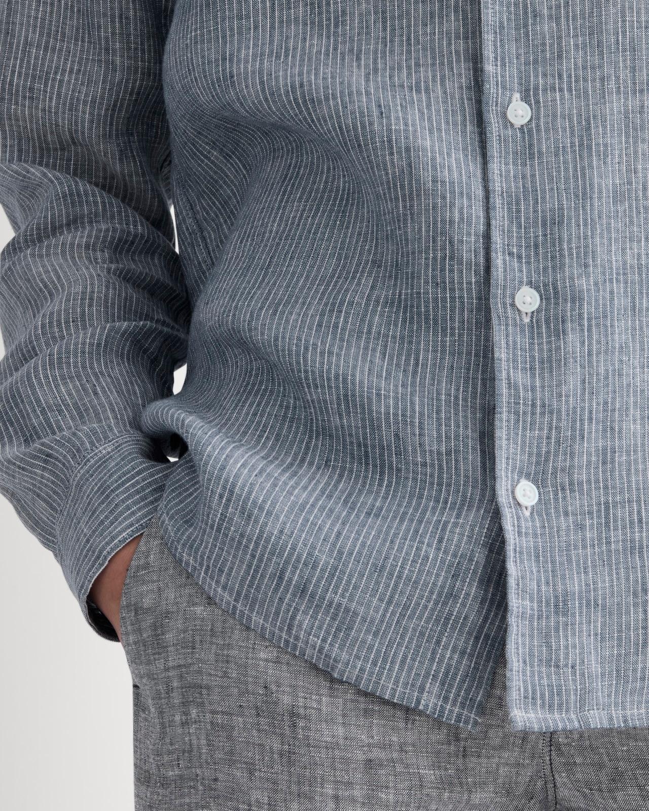 Mens Classic Shirt in Linen by Everlane Product Image