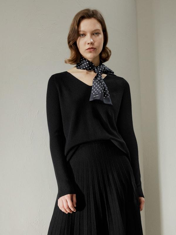 V-neck Ultra-fine Merino Wool Sweater Product Image