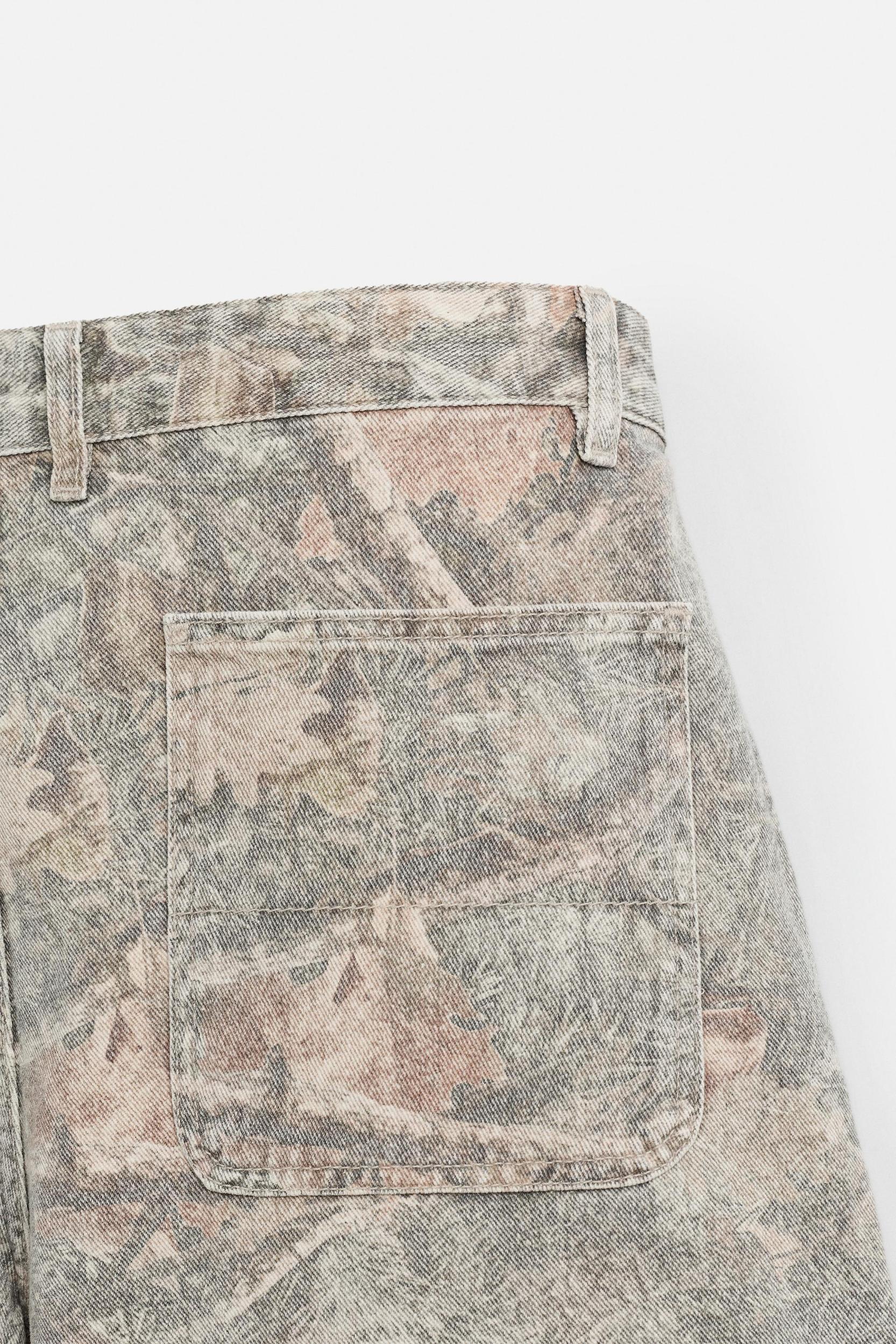ABSTRACT PRINT RELAXED FIT BERMUDA SHORTS Product Image