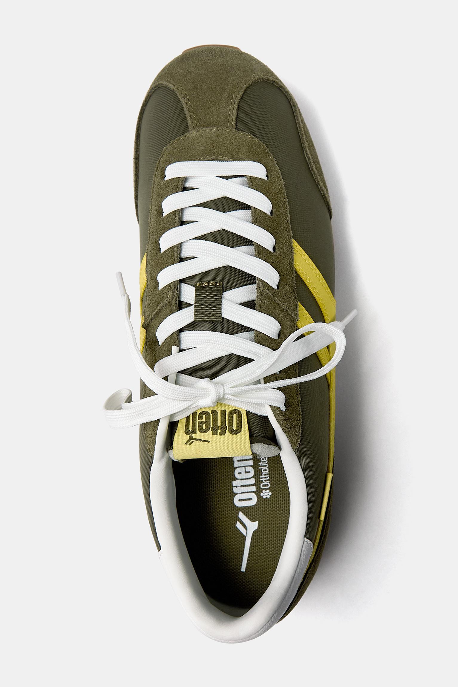 Retro sneakers Product Image