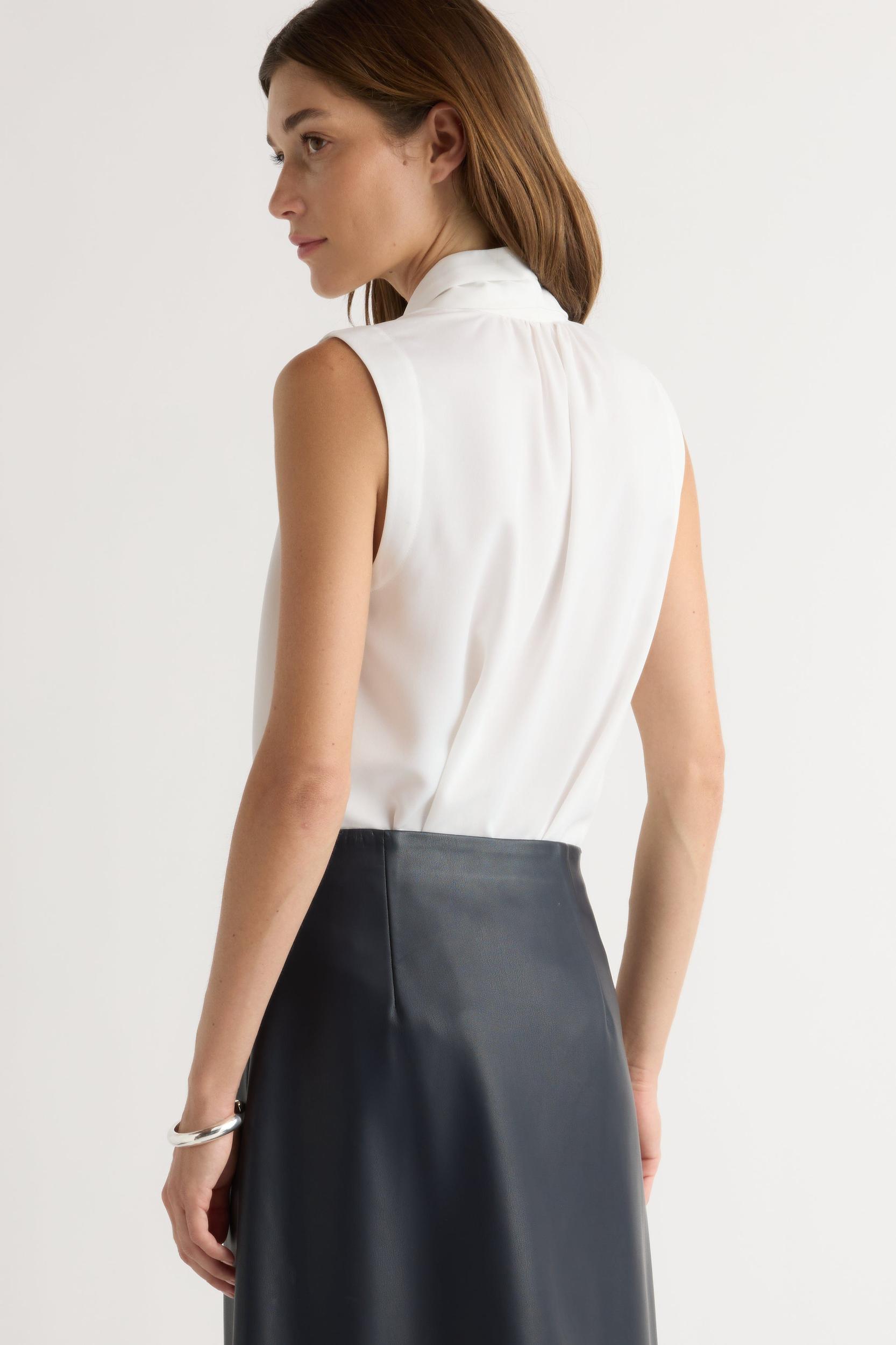 Jae V-Neck Sleeveless Blouse Product Image