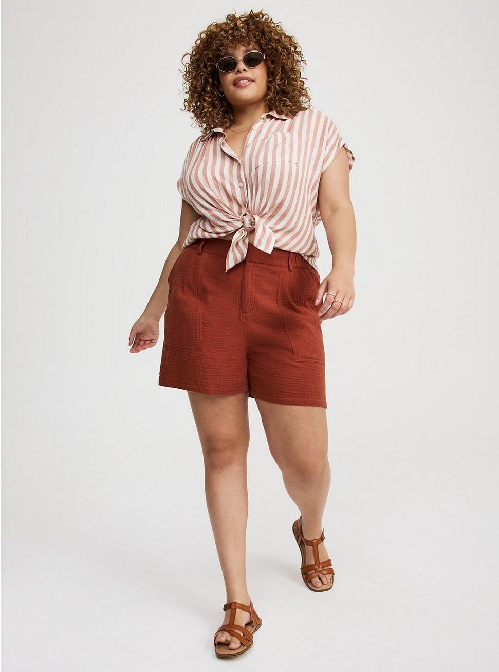 Super High-Rise Trouser Short Product Image