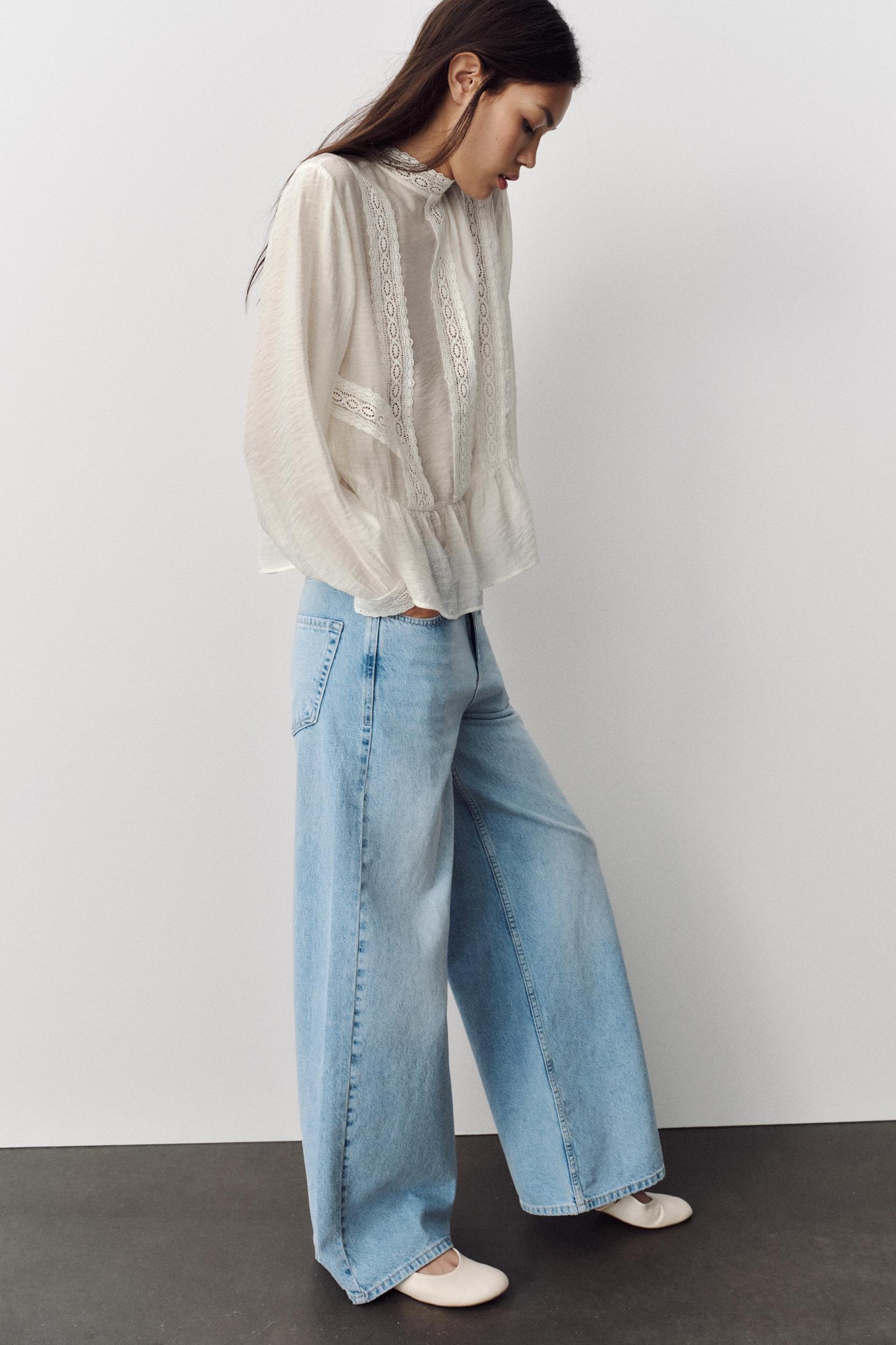 LACE BLOUSE Product Image