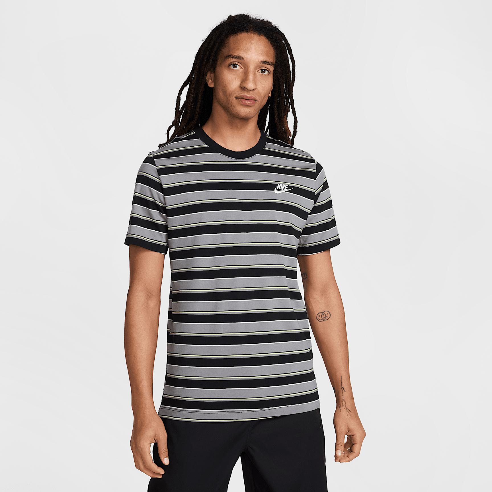 Nike Men's Club T-Shirt Product Image
