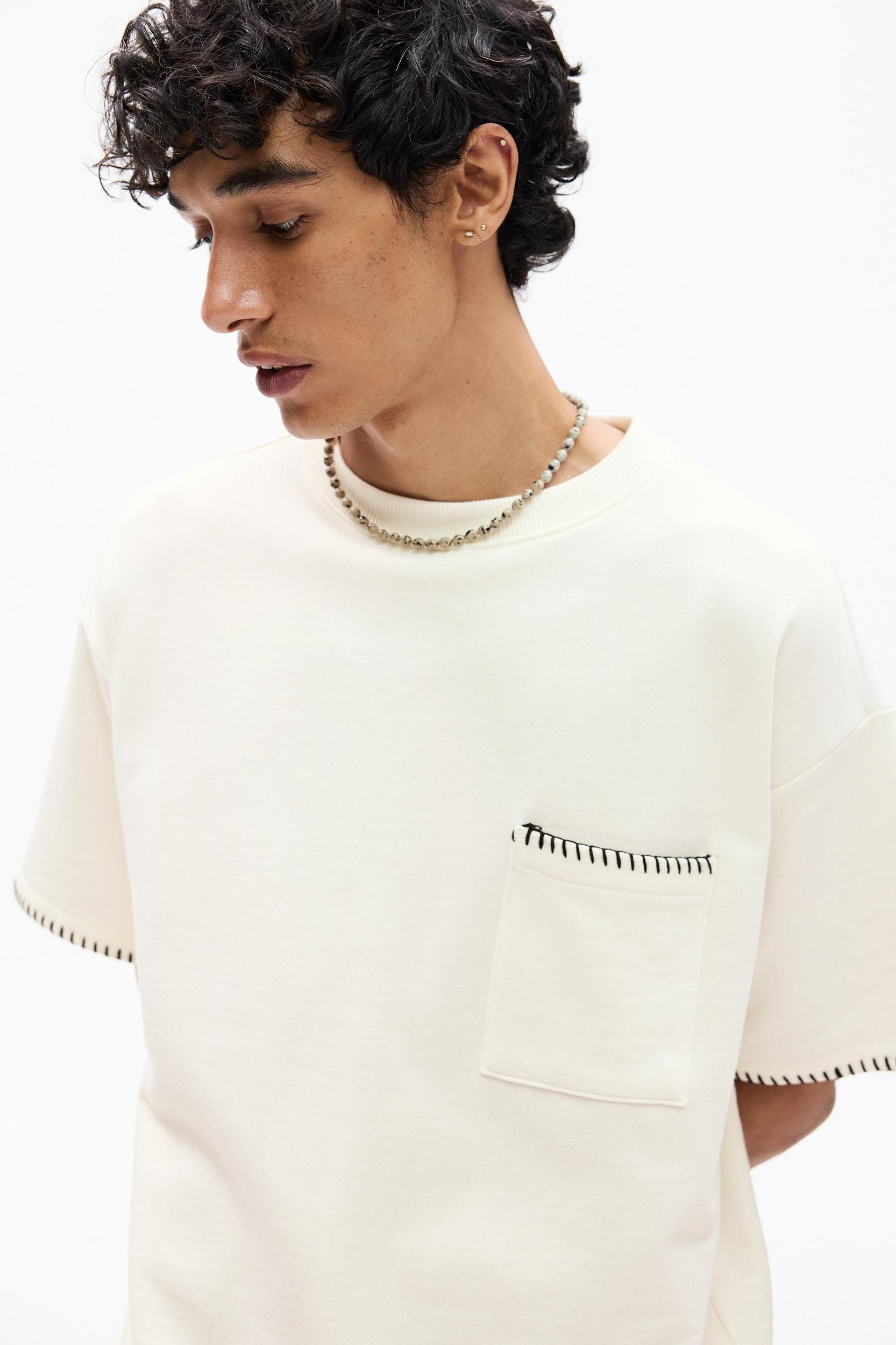 T-shirt with contrast seams Product Image