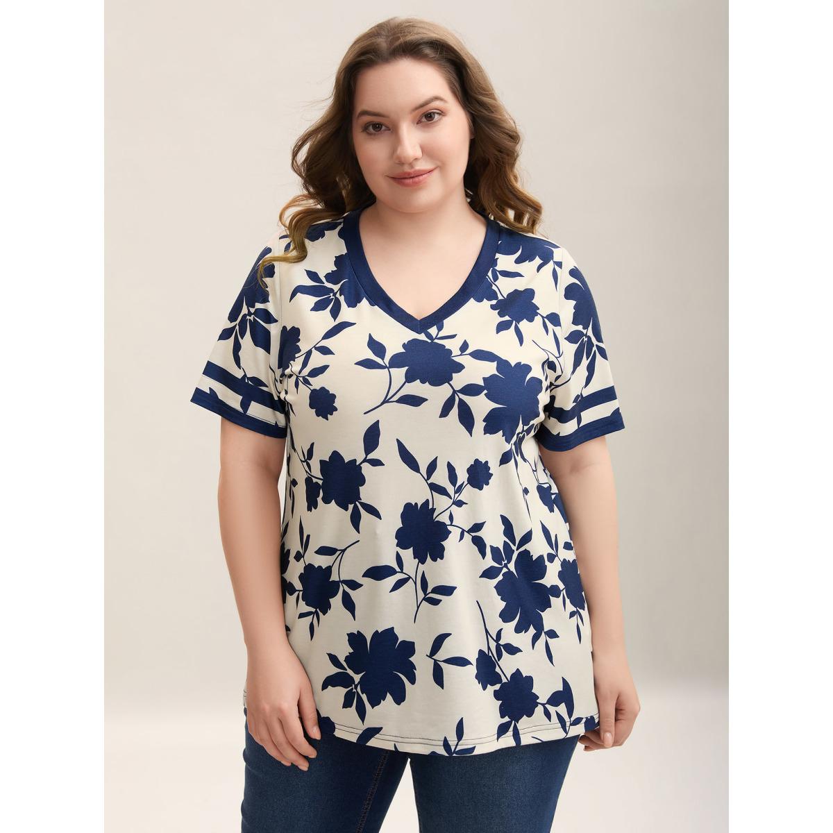 Plus Size Silhouette Floral Print Contrast Hem T-Shirt Apricot Women Casual Contrast Natural Flowers V-neck Everyday T-shirts BloomChic 18-20/2X Product Image