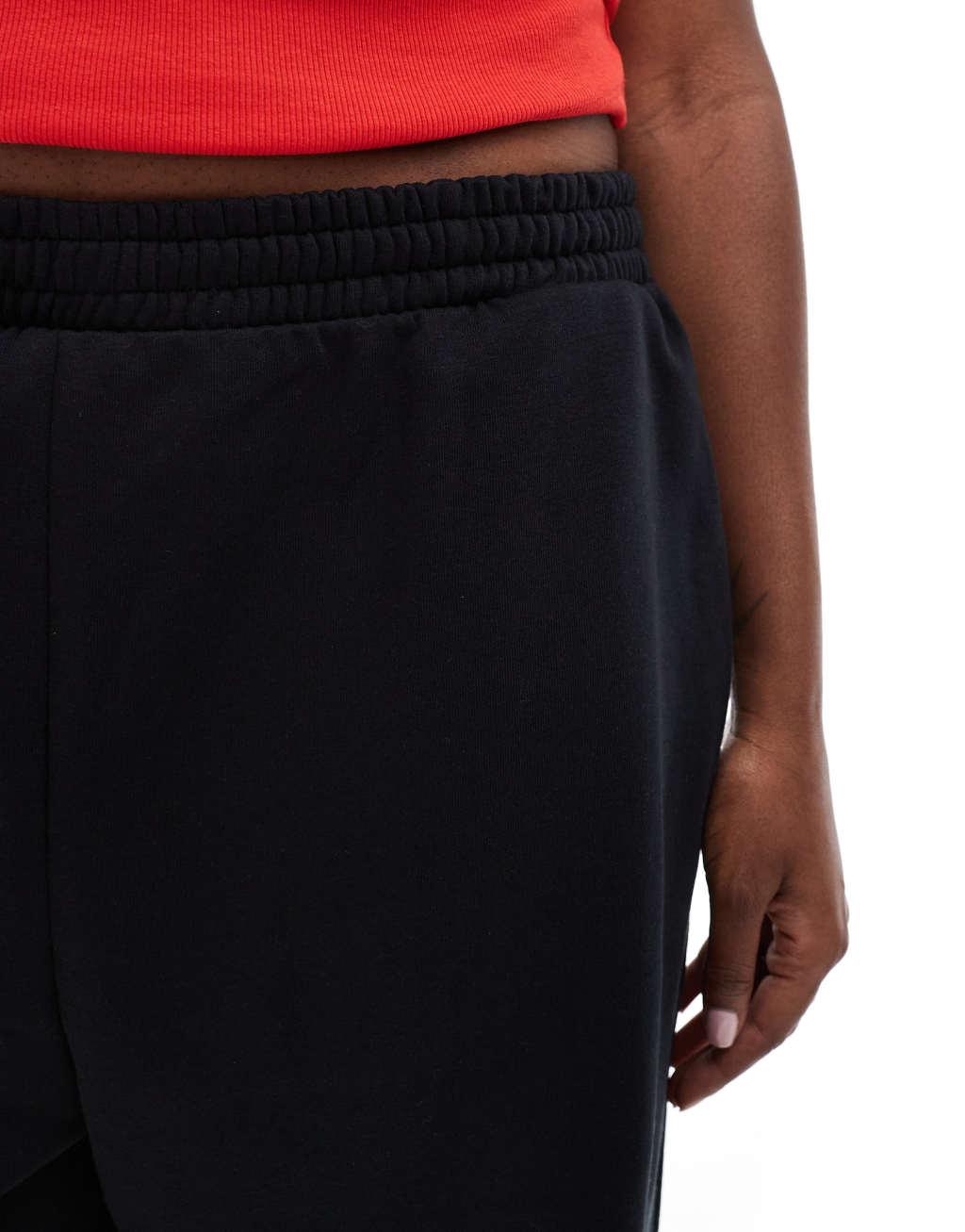 ASOS DESIGN Curve ultimate jogger in black Product Image