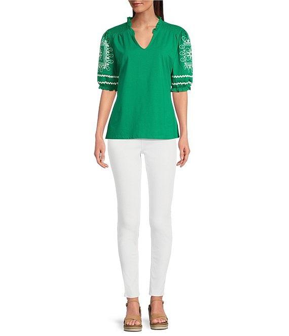 Calessa Petite Size Embroidered Knit Split V-Neck Short Puff Sleeve Tunic Product Image