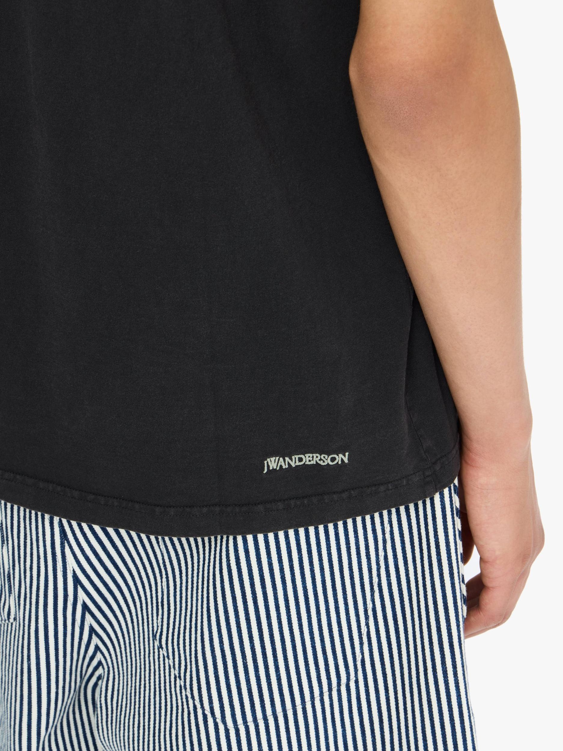 CONTRAST EMBROIDERY T-SHIRT Product Image