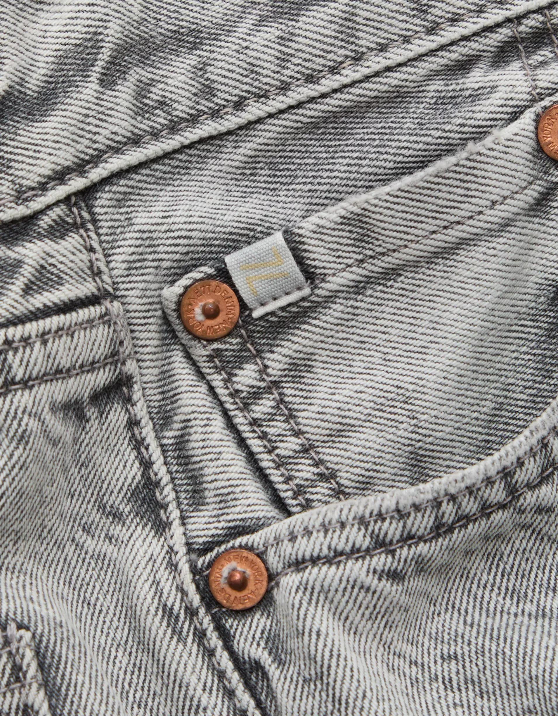 AE77 Premium Wide Crop Cuff Jean Product Image