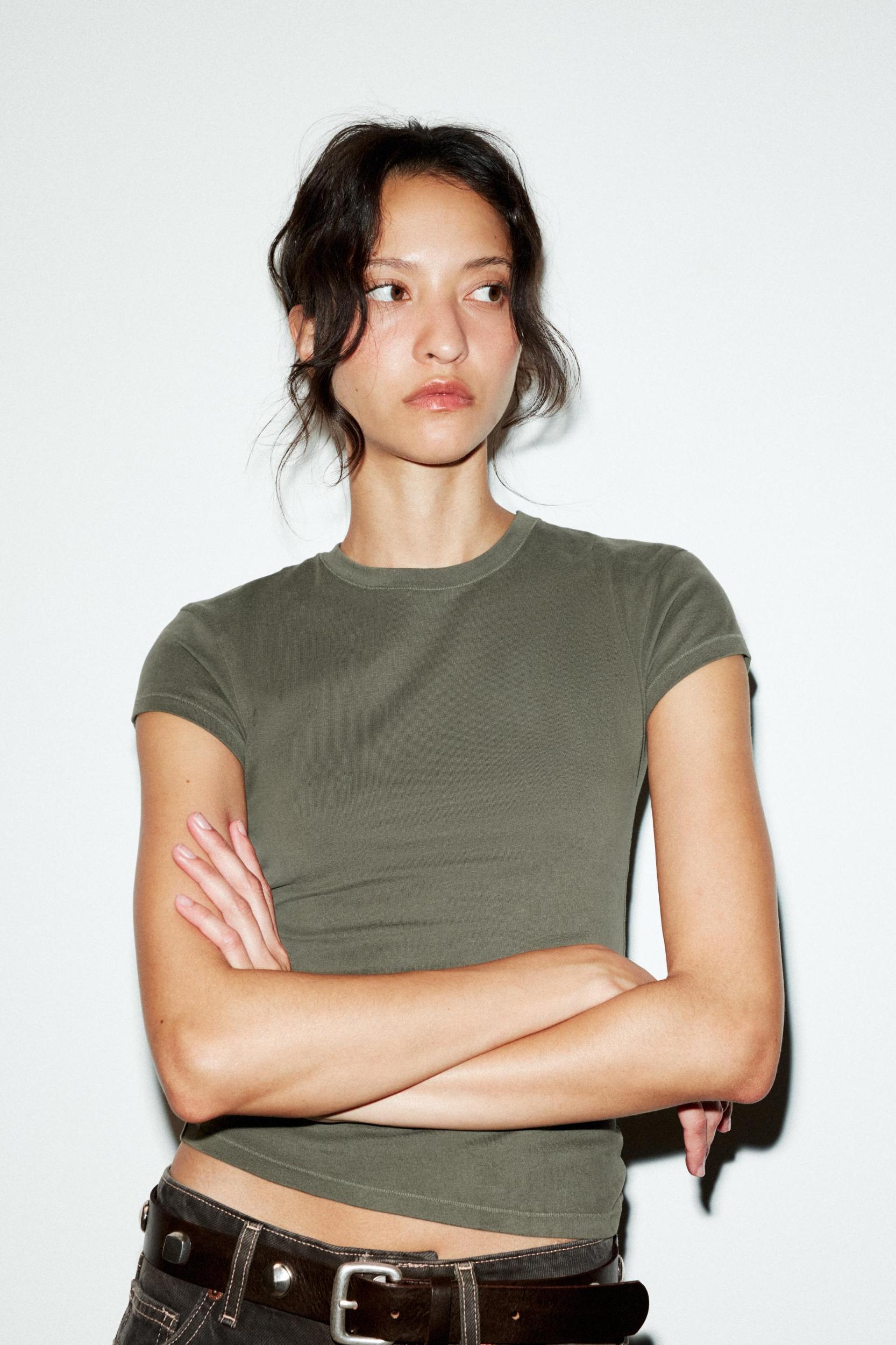 SLIM FIT SHORT SLEEVE T-SHIRT Product Image