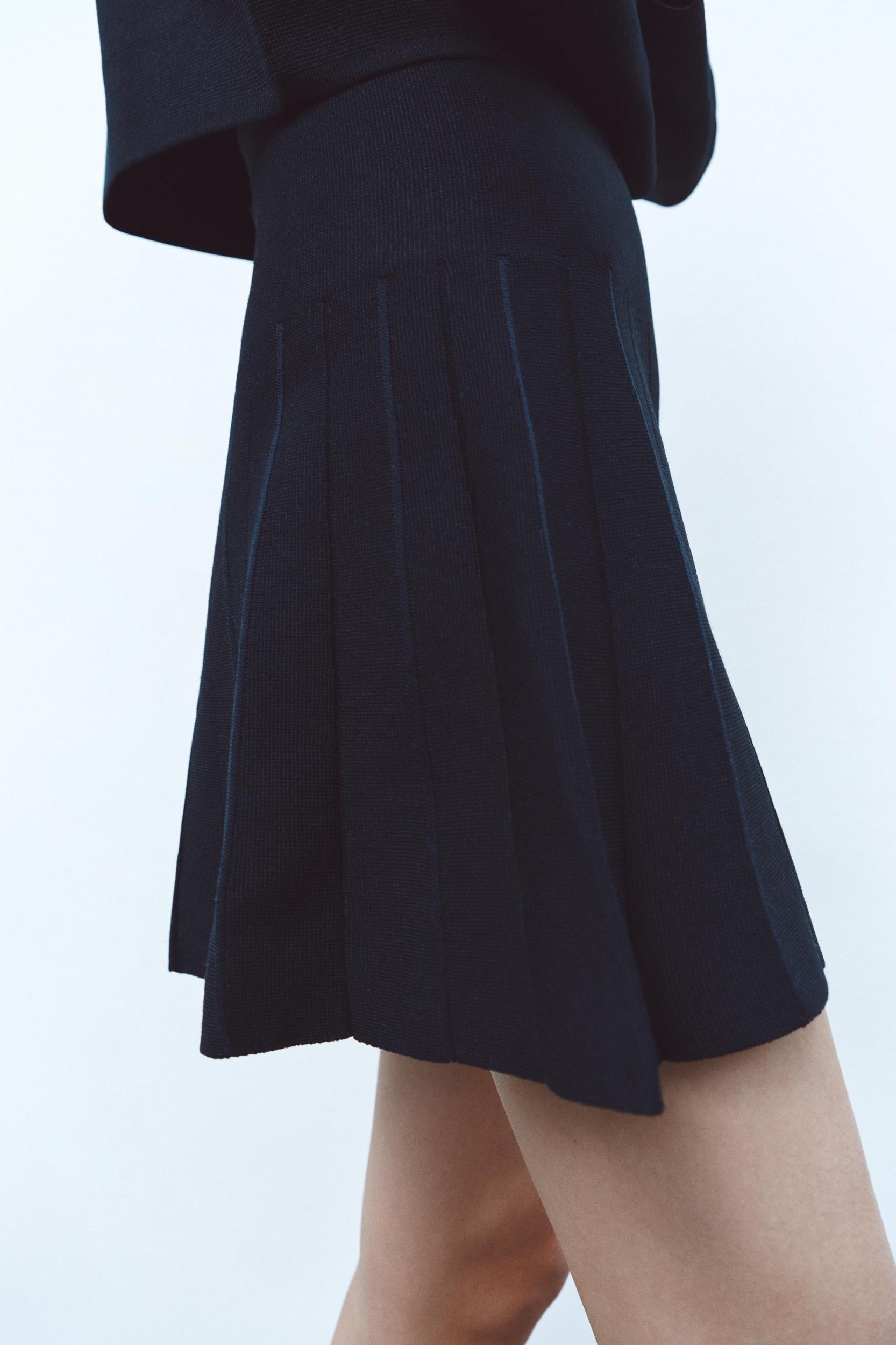 BOX PLEAT KNIT MINI SKIRT Product Image