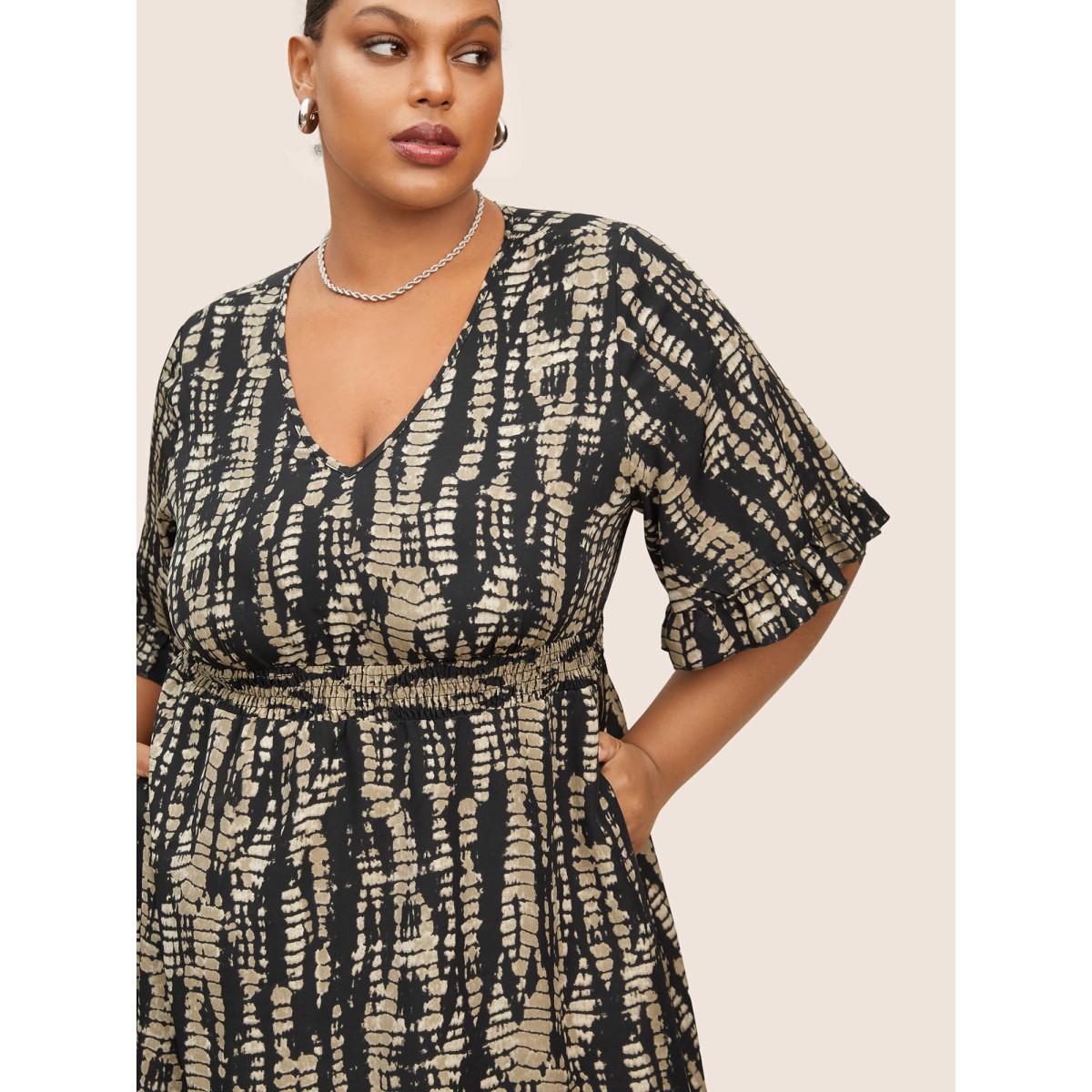 Plus Size V Neck Geometric Ruffles Shirred Dress Black Women At the Office Shirred V-neck Half Sleeve Curvy BloomChic 28/5X Product Image