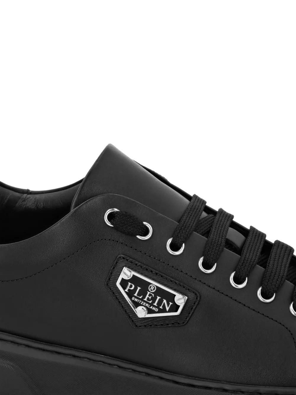 logo-plaque leather sneakers Product Image
