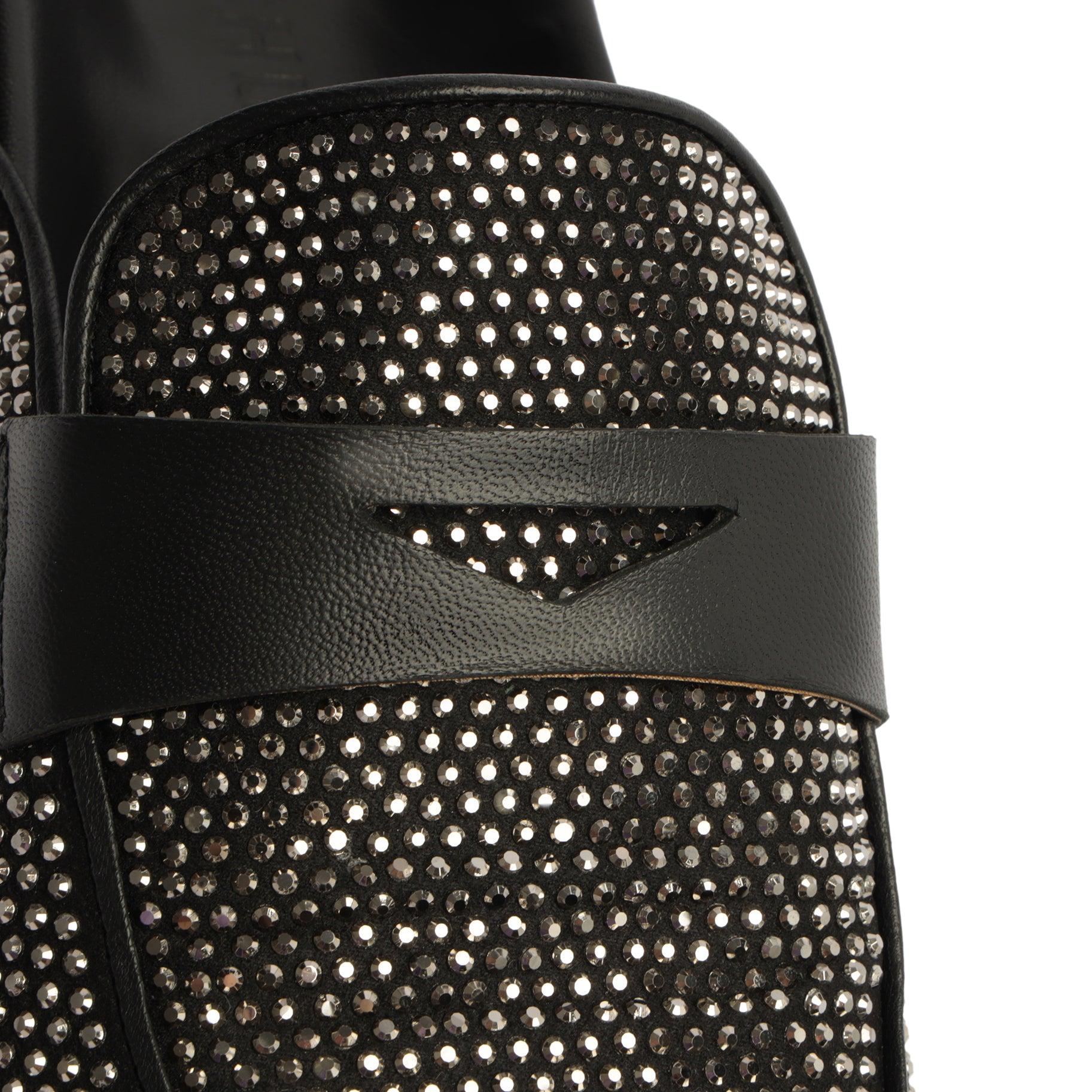 Ava Flat Female Product Image