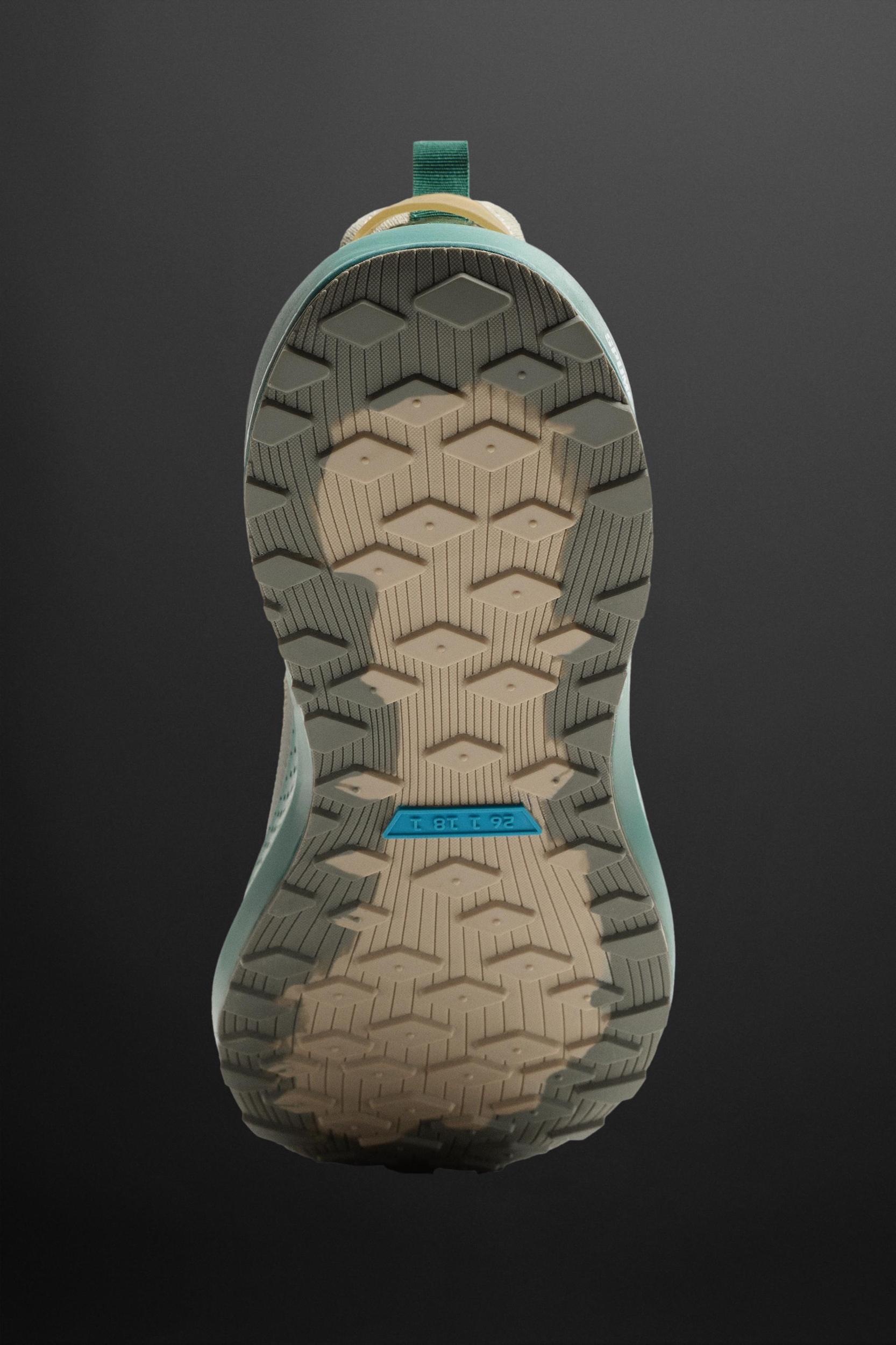 RUNNING SNEAKERS Product Image