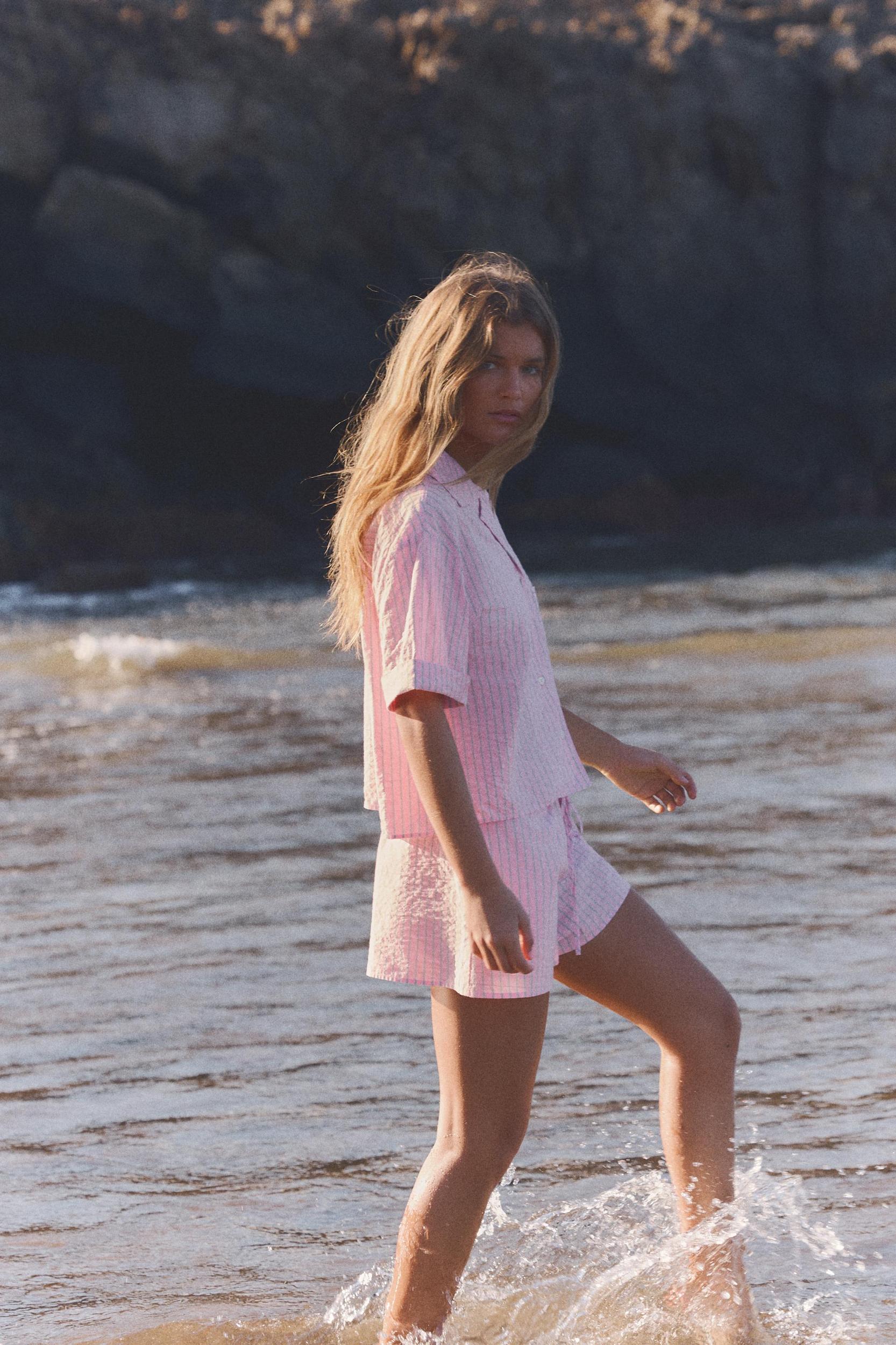 STRIPED CROP SHIRT Product Image