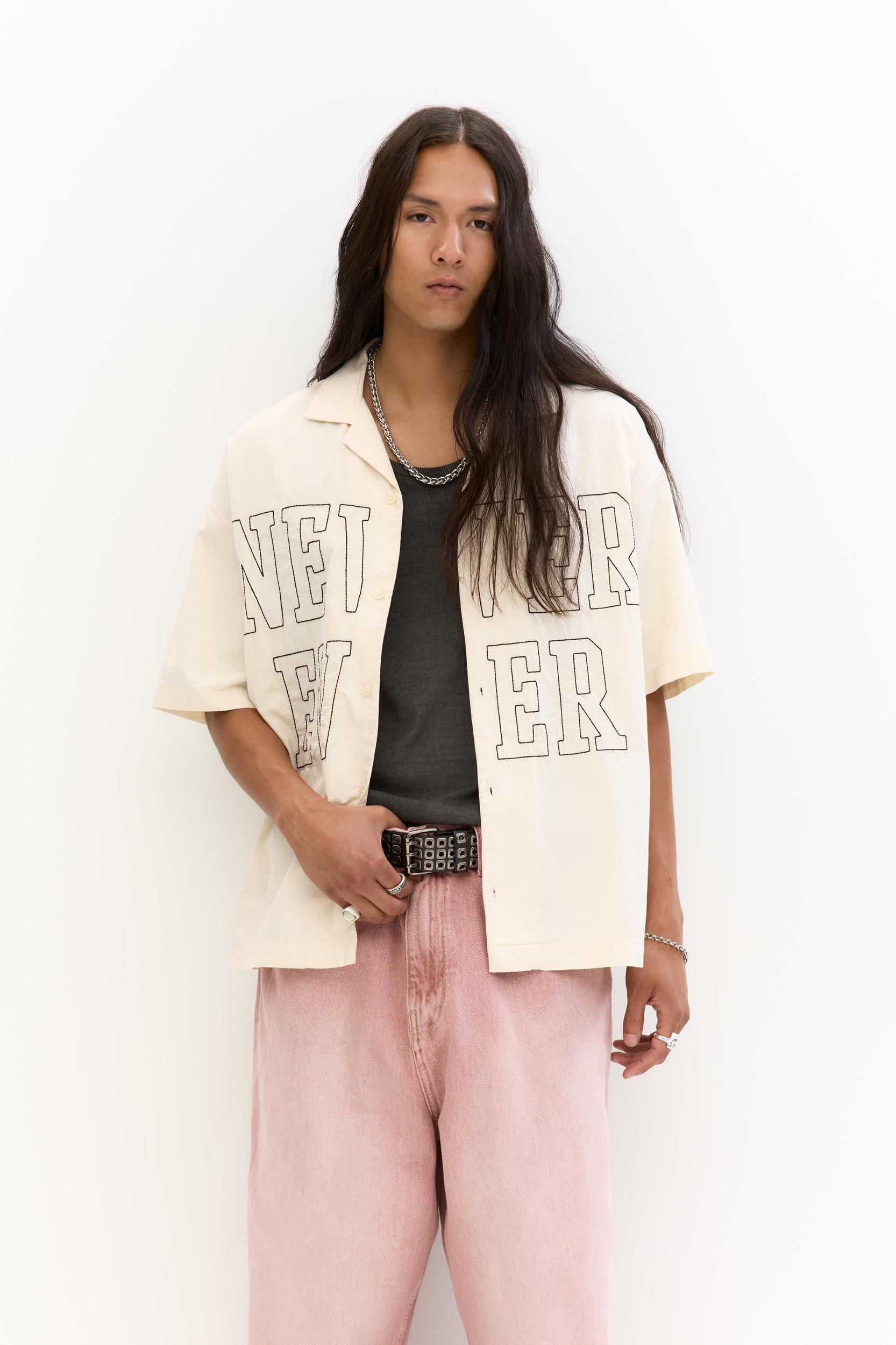 Short sleeve shirt with slogan Product Image