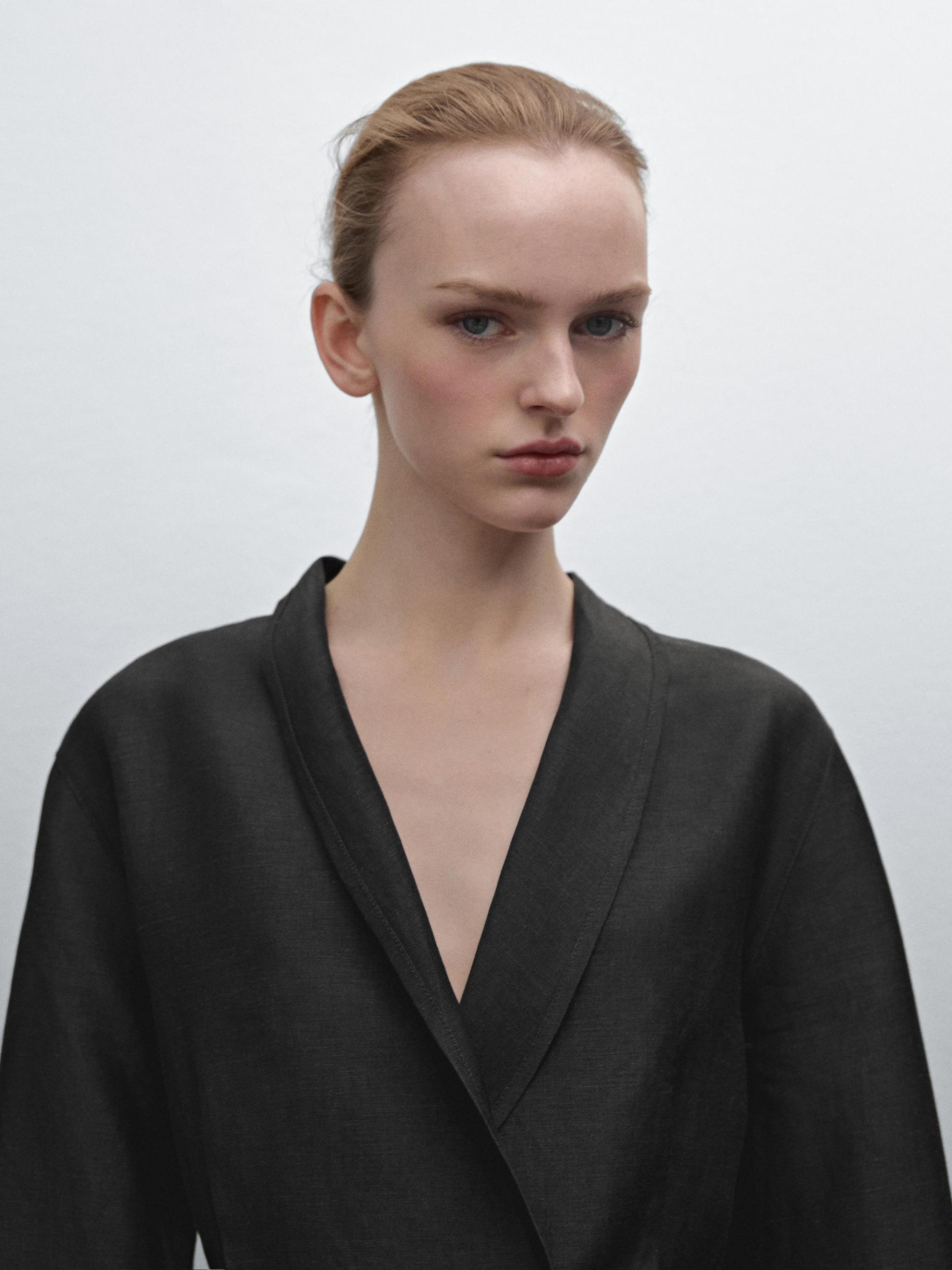 Lightweight double-breasted linen blend blazer Product Image