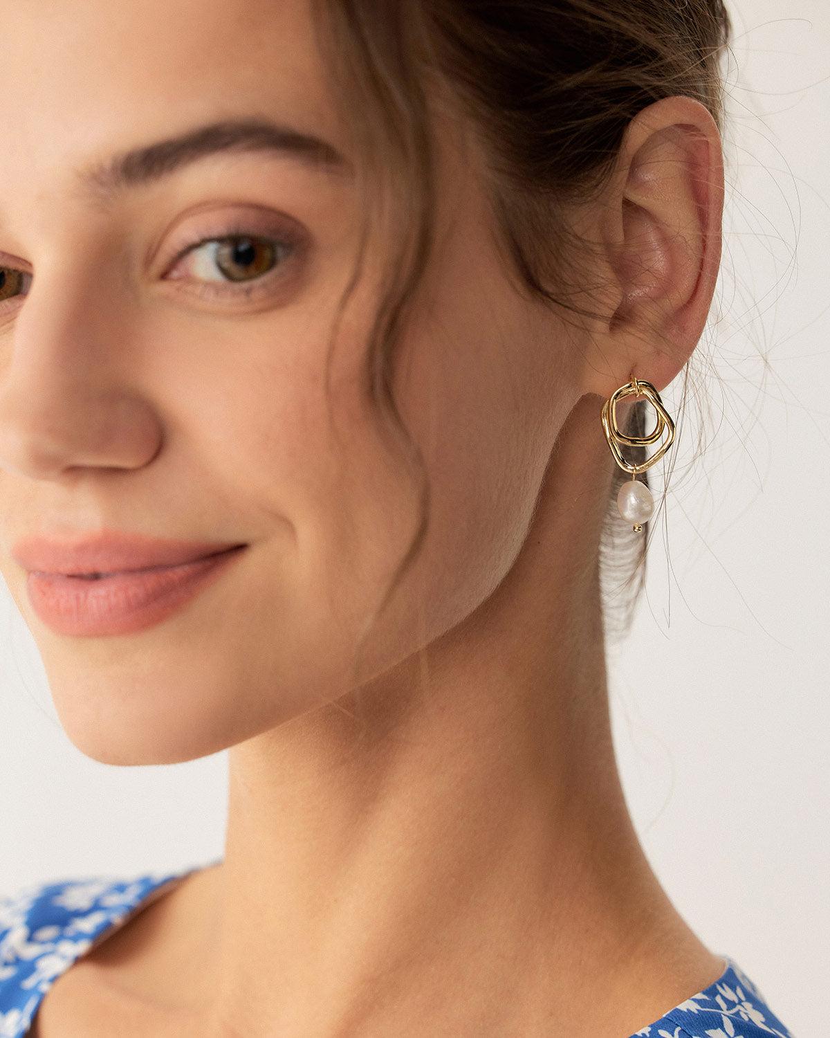 Metal Pearl Earrings Product Image