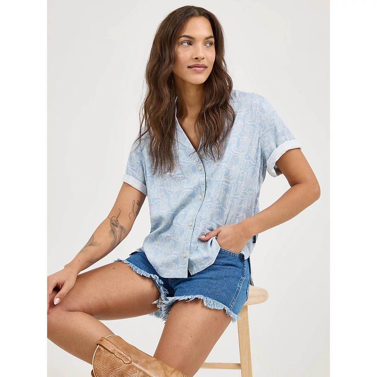 Women's Wrangler Retro® Cowgirl Camp Shirt in Ditsy Cowboy Product Image