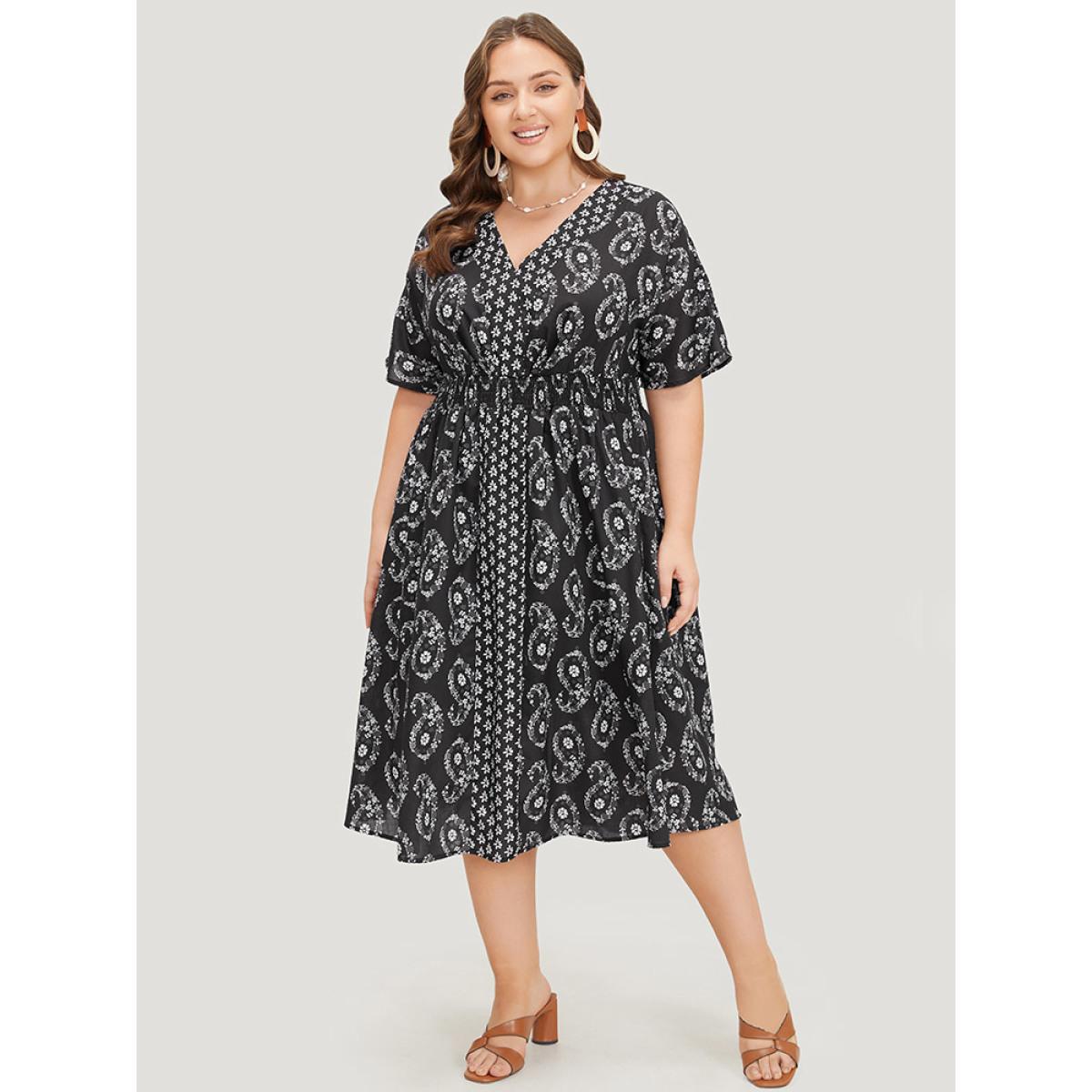 Plus Size Paisley Print Batwing Sleeve Pocket Shirred Split Dress Black Women Vacation Slit V-neck Short sleeve Curvy Midi Dress BloomChic 22-24/3X Product Image