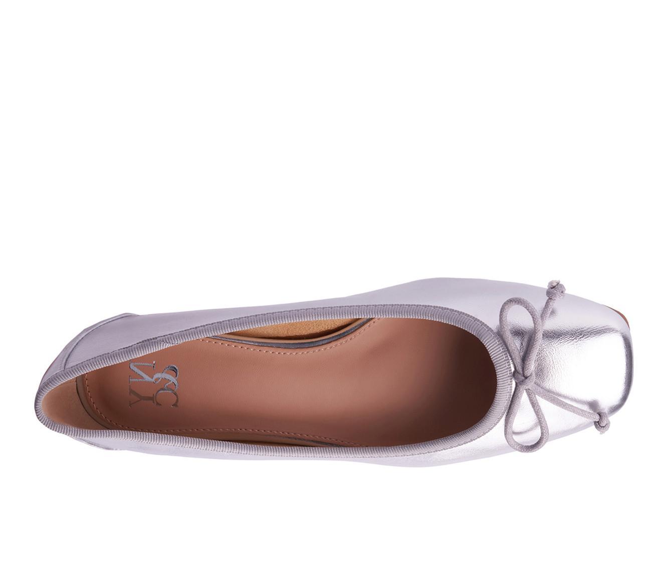 Women's New York and Company Paulina Flats Product Image
