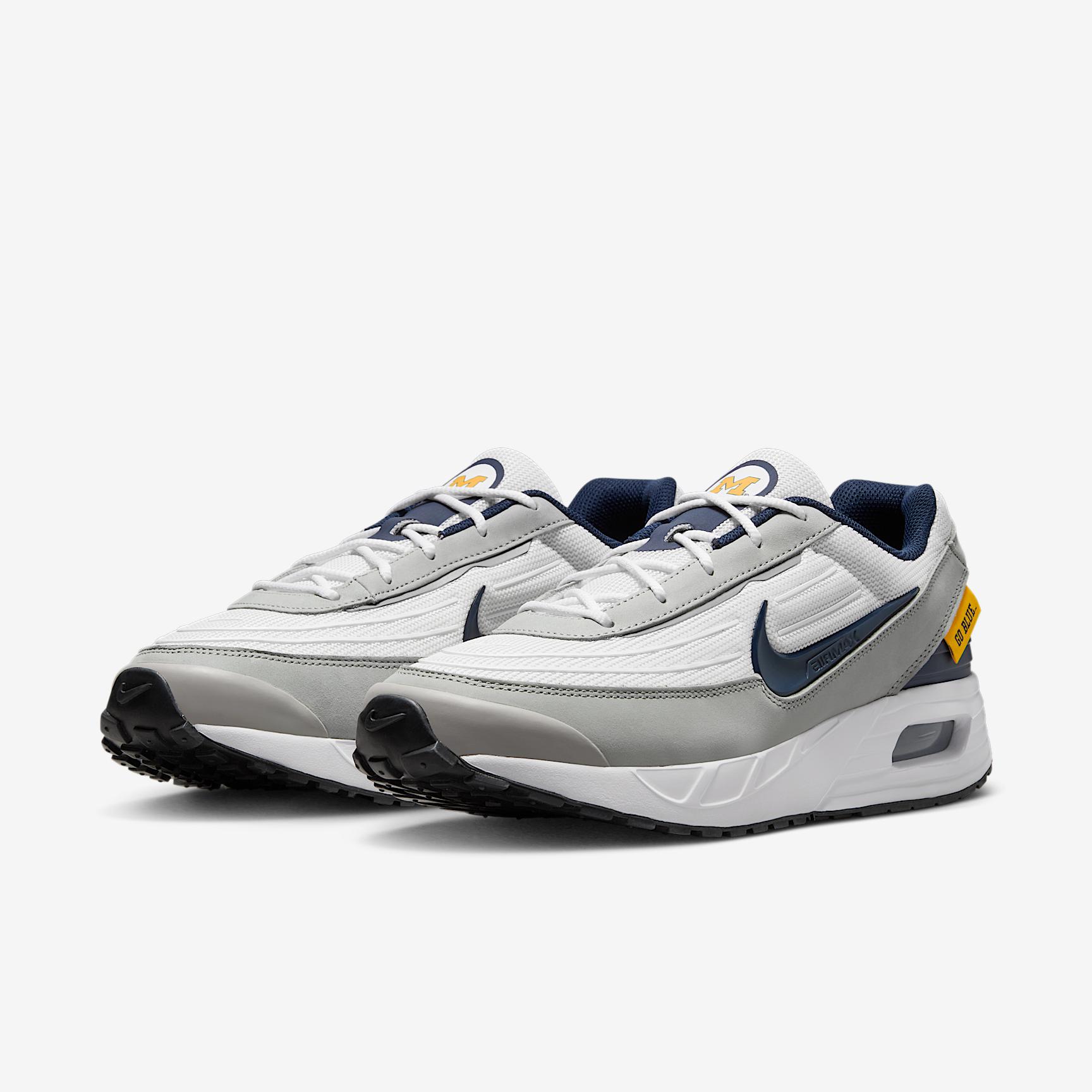 Nike Men's College Air Max Verse (Michigan) Shoes Product Image