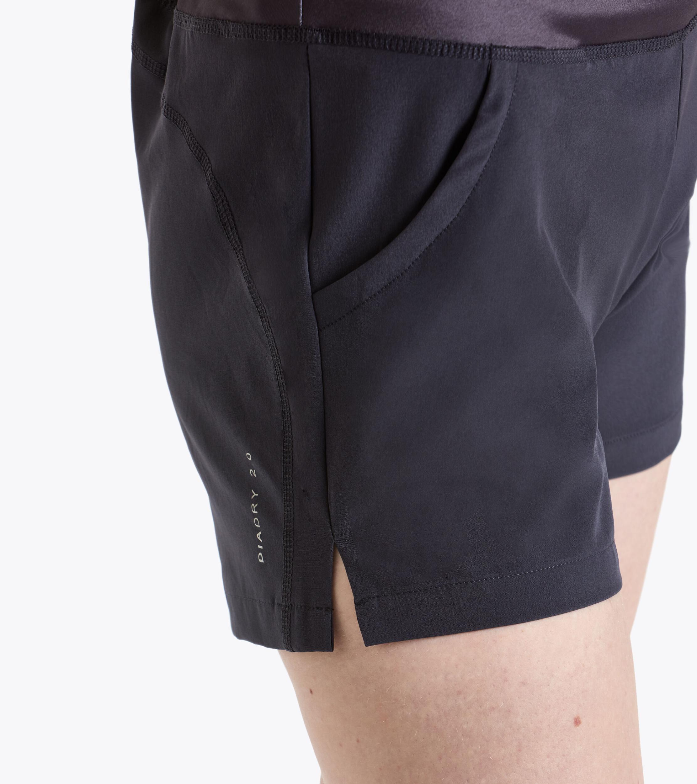 L. SHORT COURT Product Image