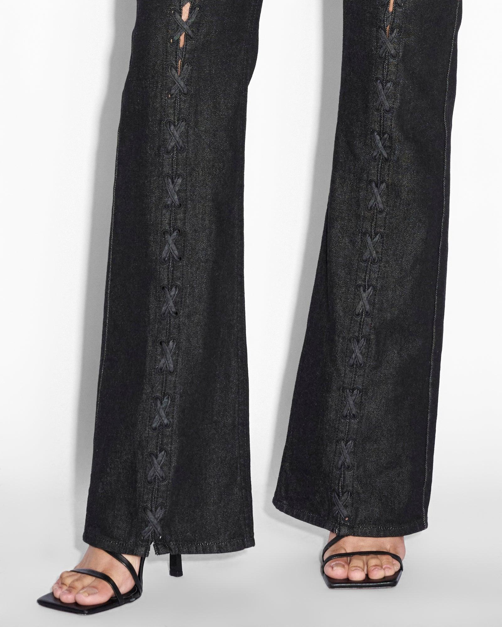 SOHO EBONY LACED Female Product Image