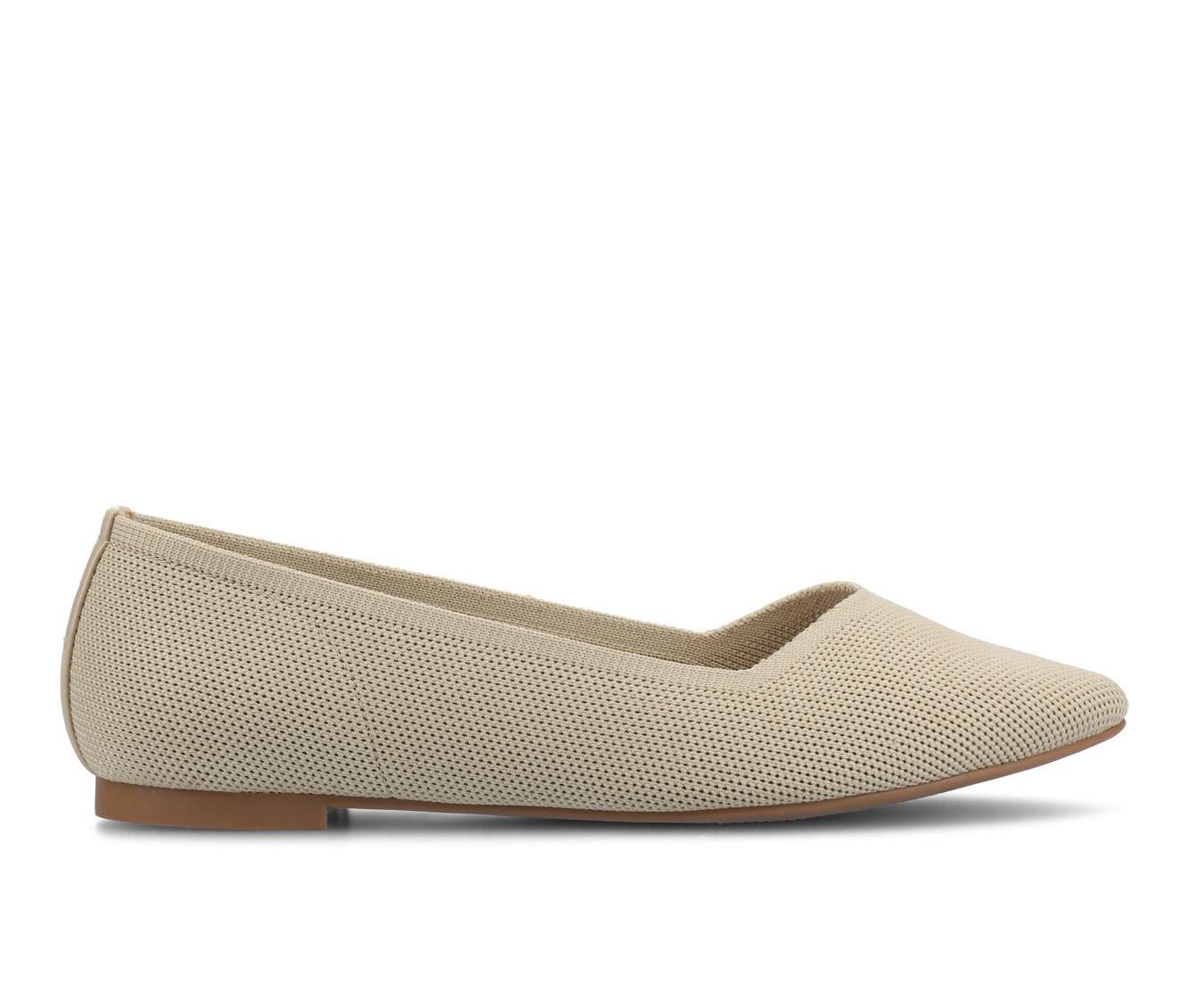 Women's Journee Collection Minnah Flats Product Image