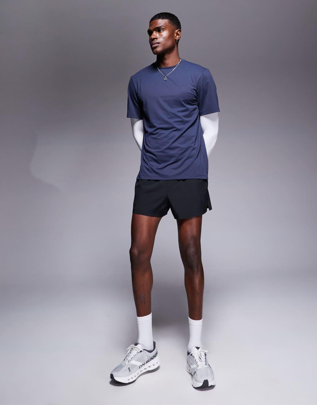 4505 Icon training T-shirt with quick dry in midnight navy Product Image