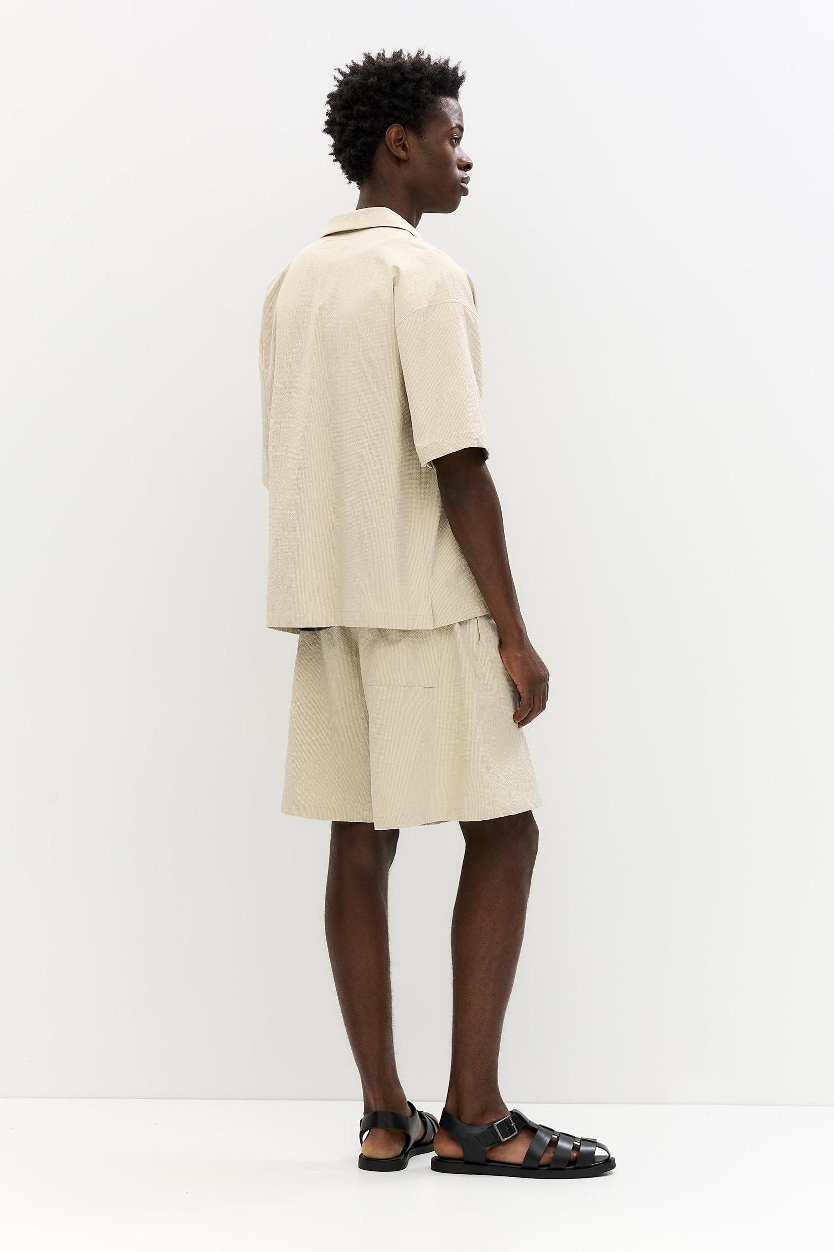 Short sleeve seersucker shirt Product Image