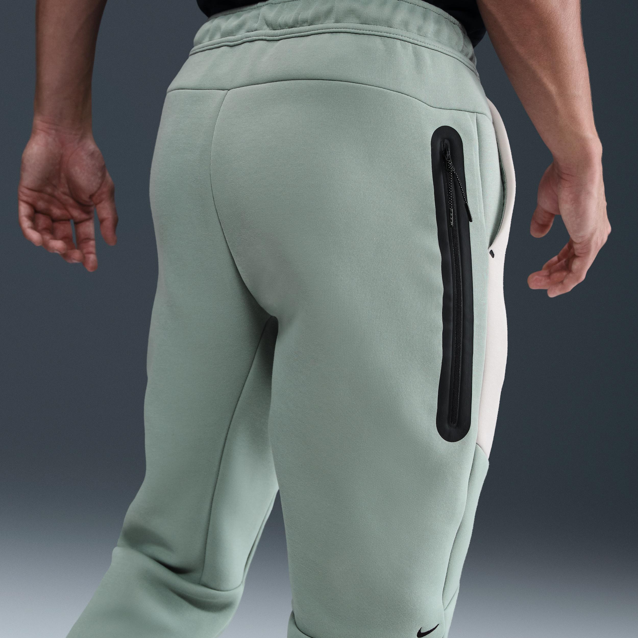 Nike Men's Tech Fleece Jogger Pants Product Image