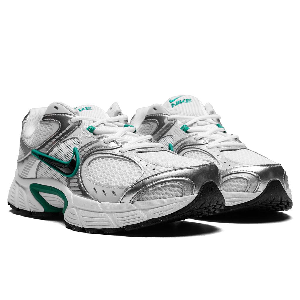 V5 Runner - White/Black/Vast Grey/Photon Dust Male Product Image